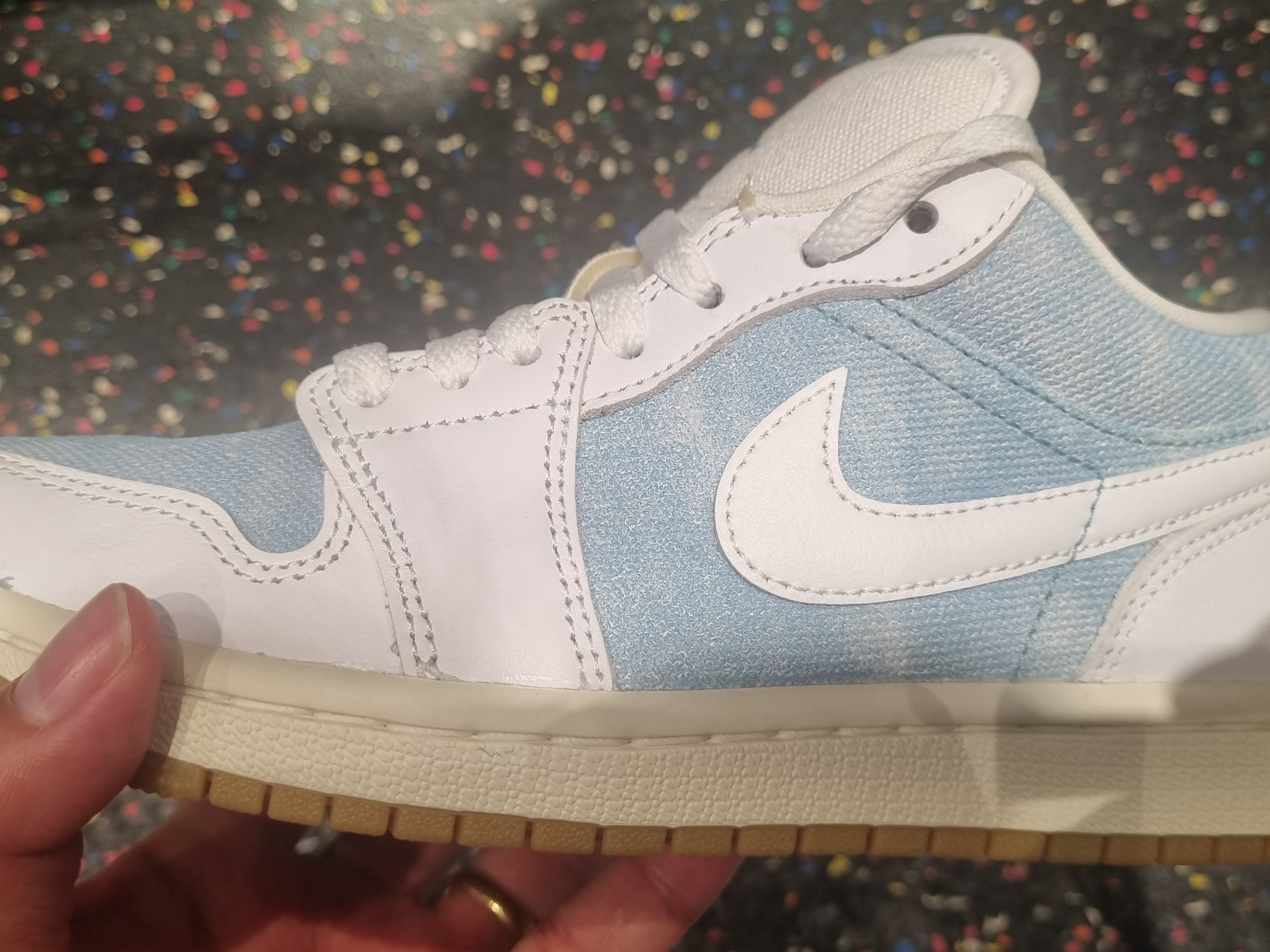 (W) Jordan 1 Low SE Worn Blue Gum Light Brown 착용 스타일