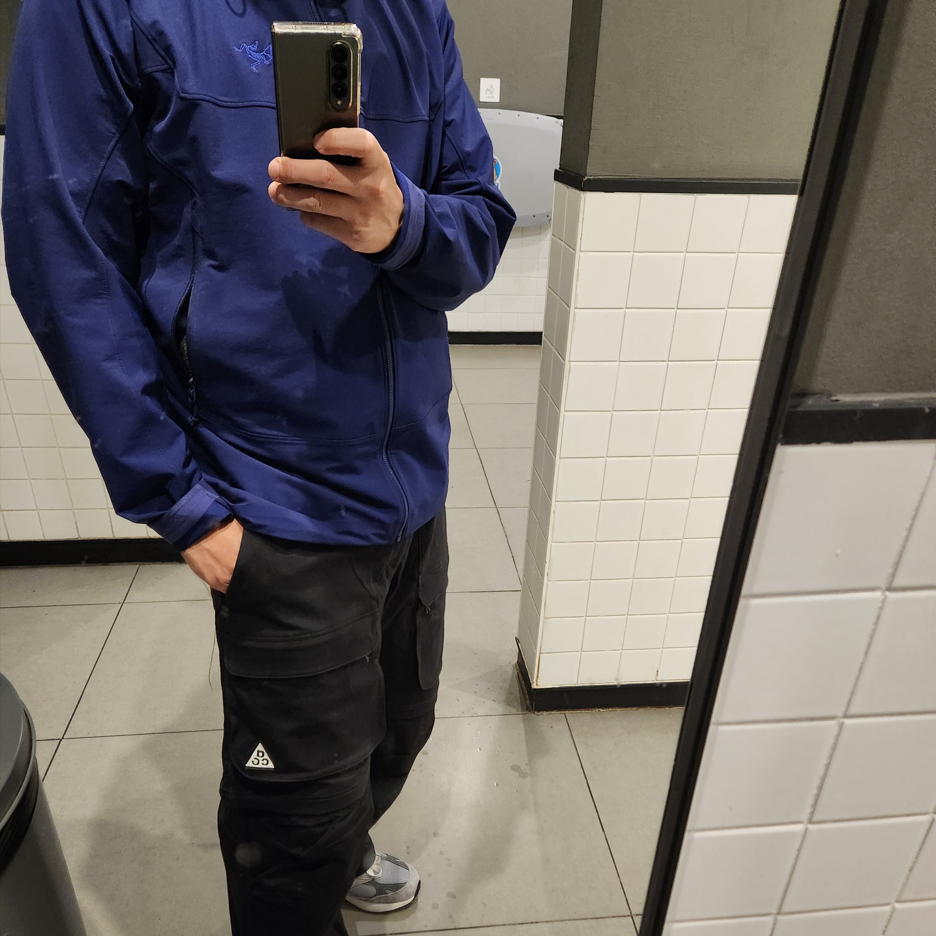 Arc'teryx Gamma Hoody Soulsonic, Nike ACG Smith Summit Cargo Pants Black Anthracite - Asia 착용 스타일