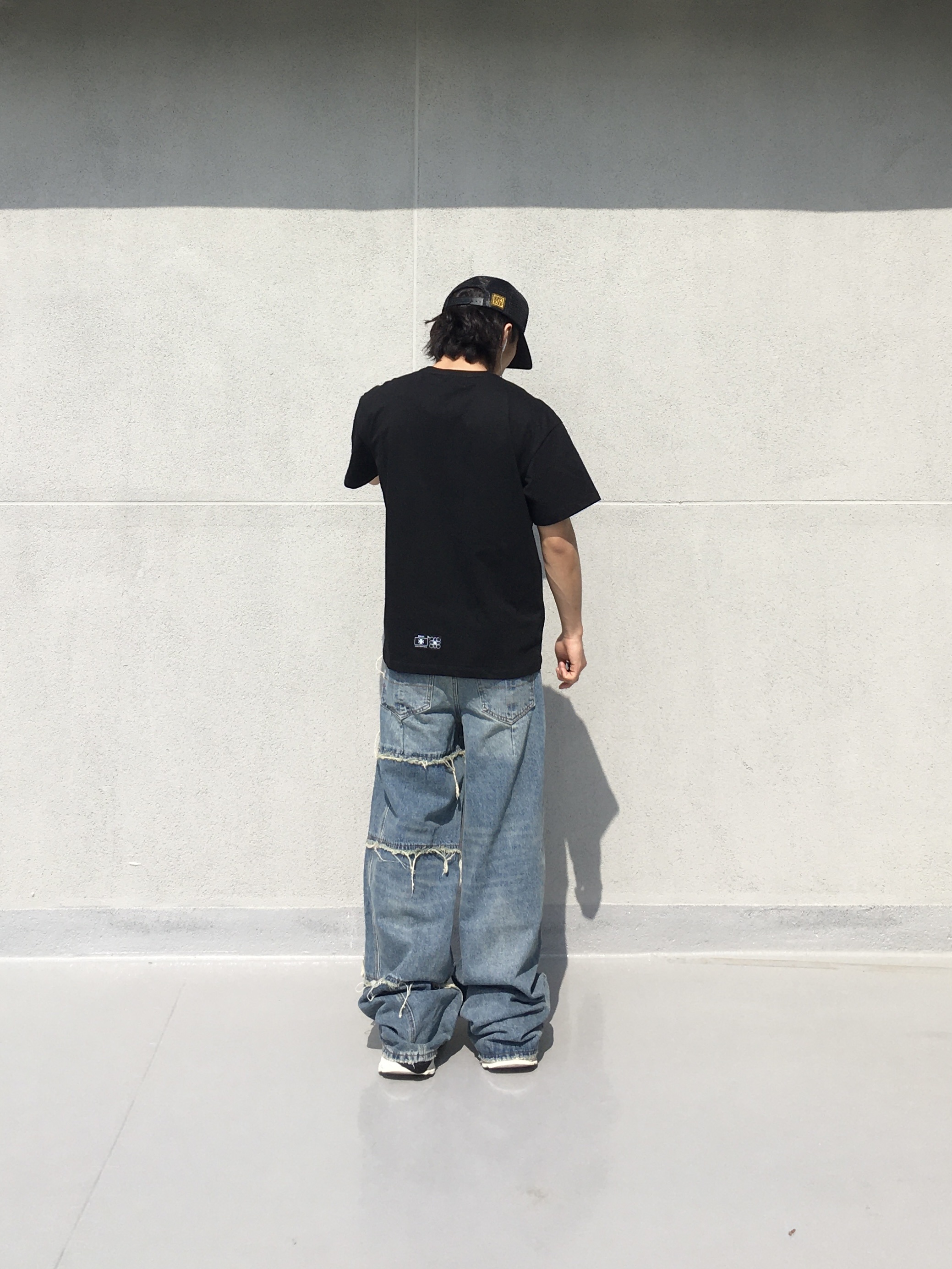 Honey Scoop House HNY Logo Trucker Cap Black 착용 스타일 - 2