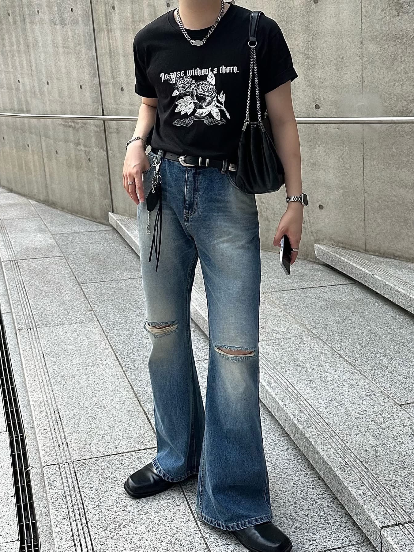 Monamhee x Peaceminusone Daihee Plush Keyring, Zara Rock Style Flap Shoulder Bag Black 착용 스타일 - 6