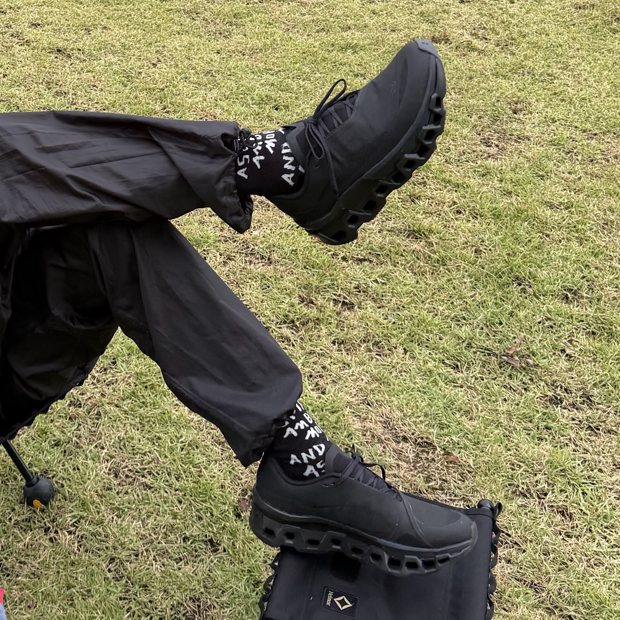 (W) On Running x Post Archive Faction (Paf) Cloudmonster 2 Black Magnet 착용 스타일 - 2