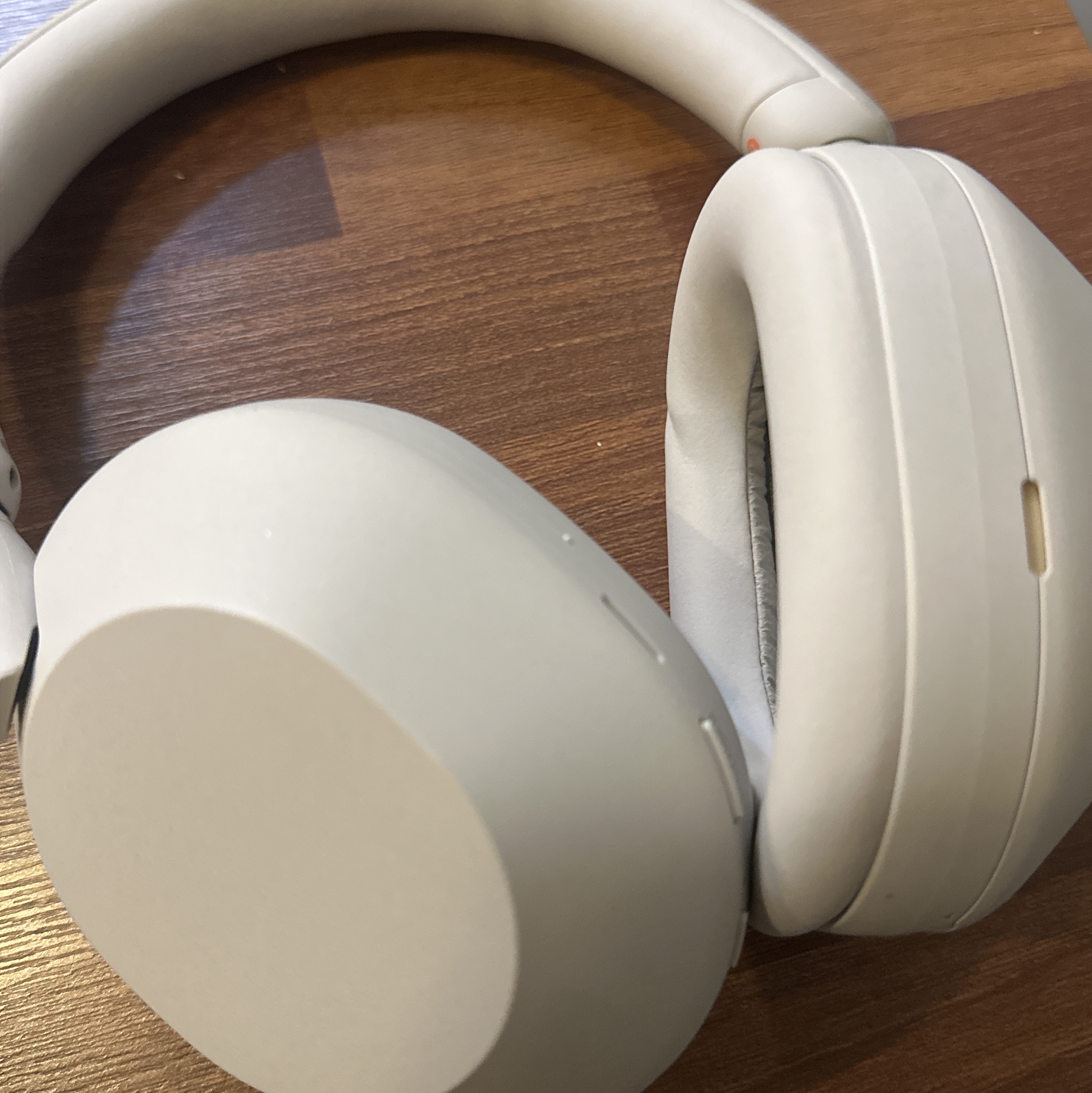 Sony WH-1000XM5 Silver (Korean Ver.) 착용 스타일