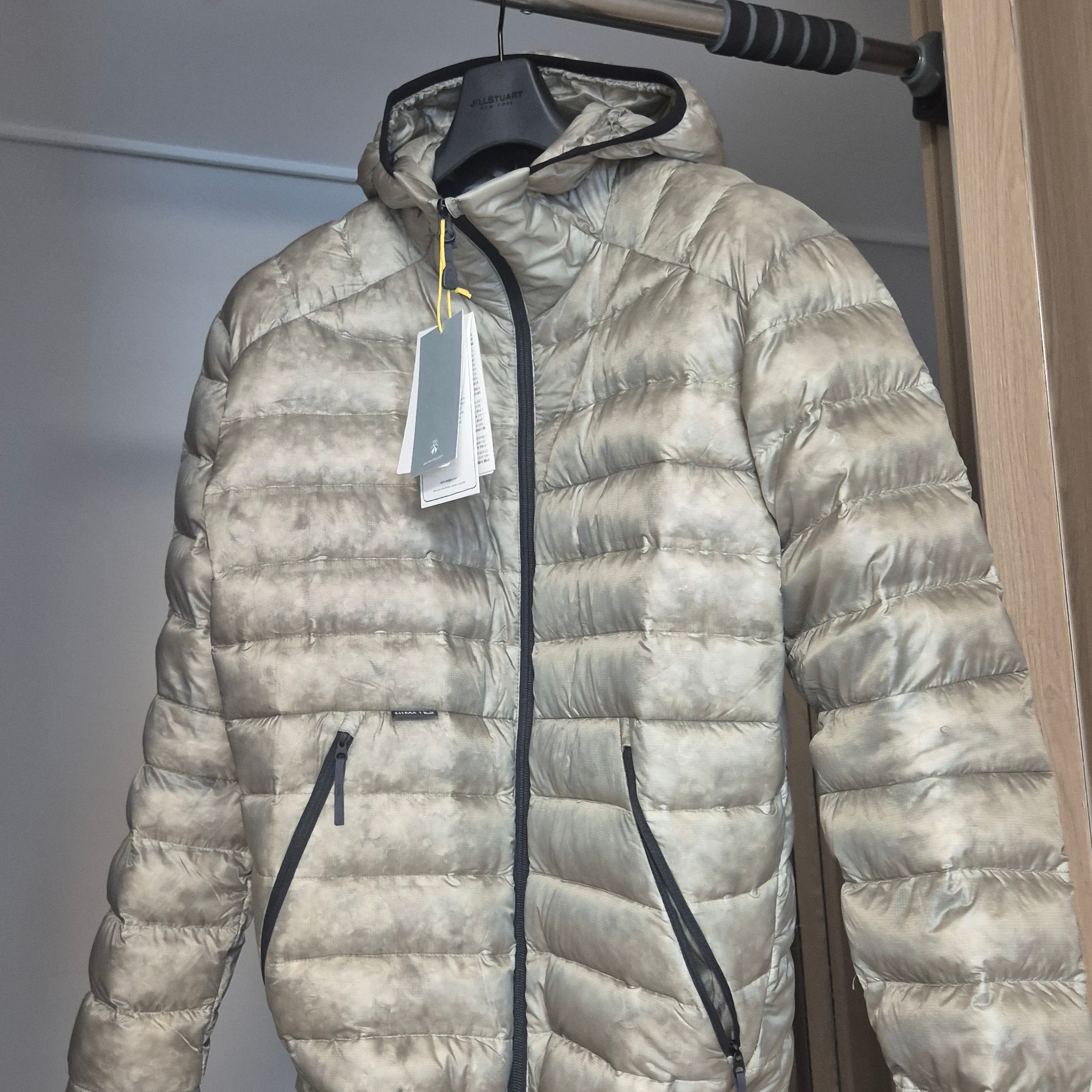 SIERRA DESIGNS W Muir Lightweight Goose Down Hooded Jacket Light Grey 착용 스타일 - 3