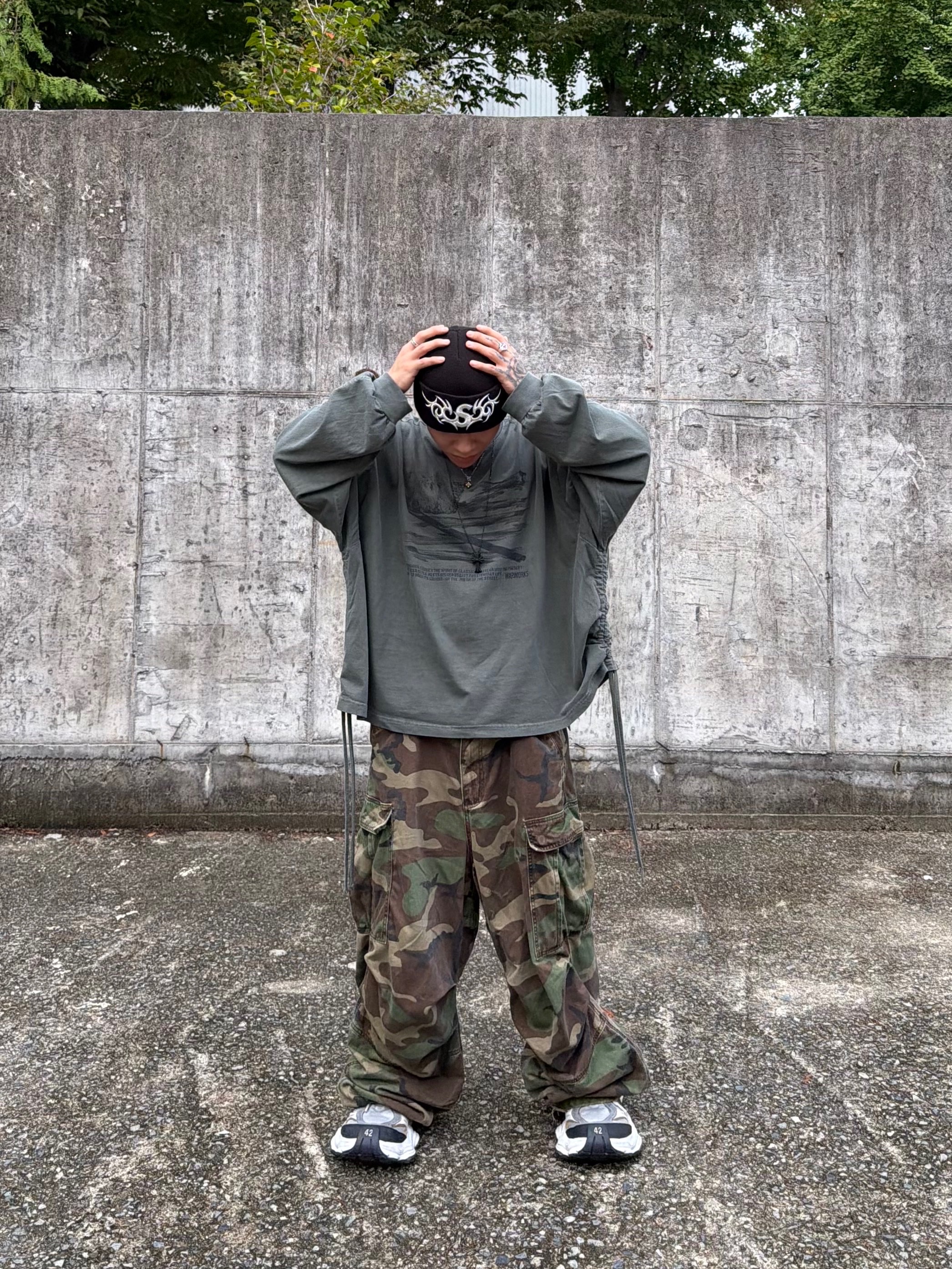NOD Stone Washed Cargo Pants Camo, Supreme New Era Tribal S Logo Beanie Black - 25FW 착용 스타일 - 1