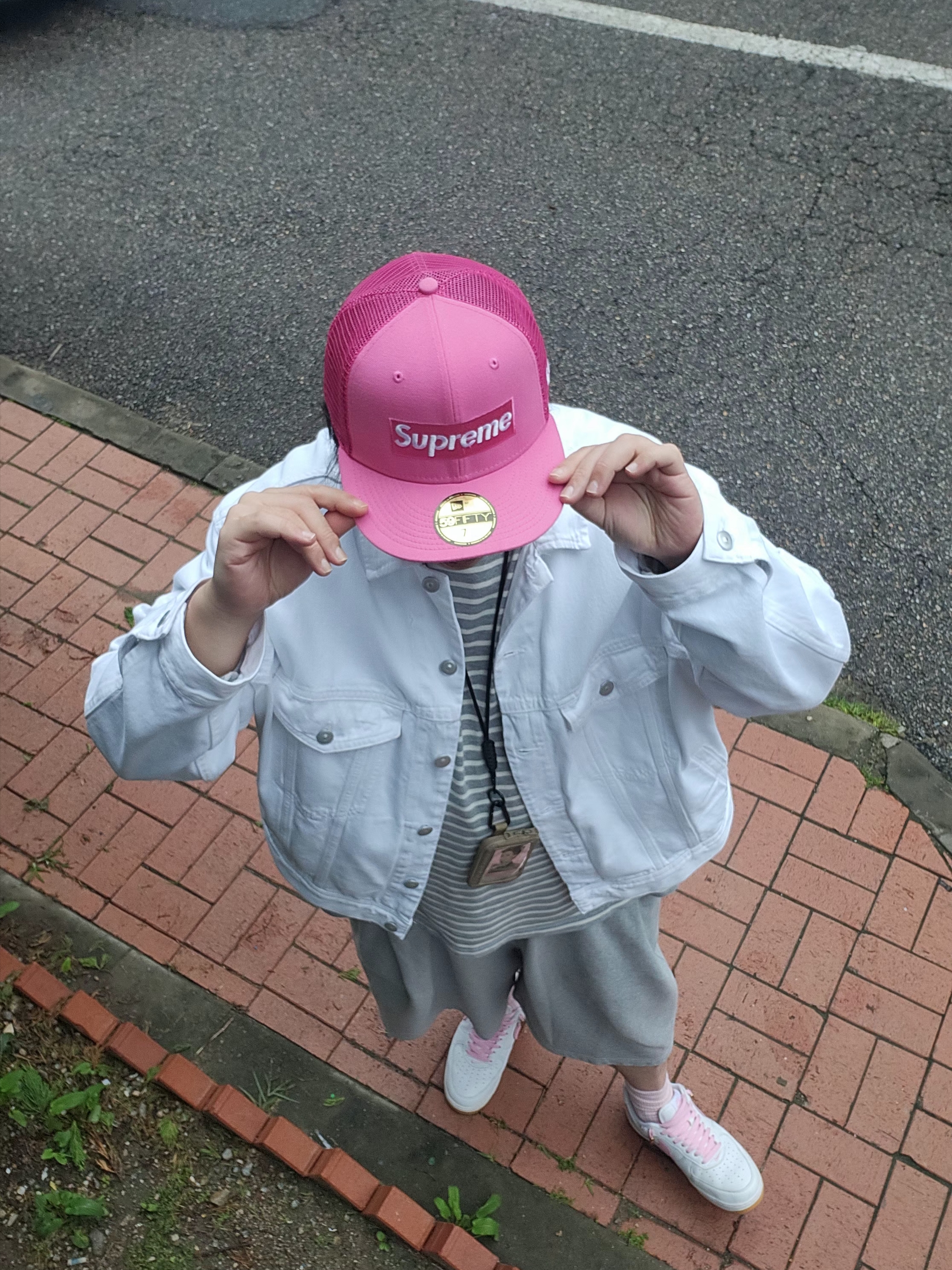Human Made Military Card Case Beige, Supreme Box Logo Mesh Back New Era Pink - 22SS 착용 스타일 - 1