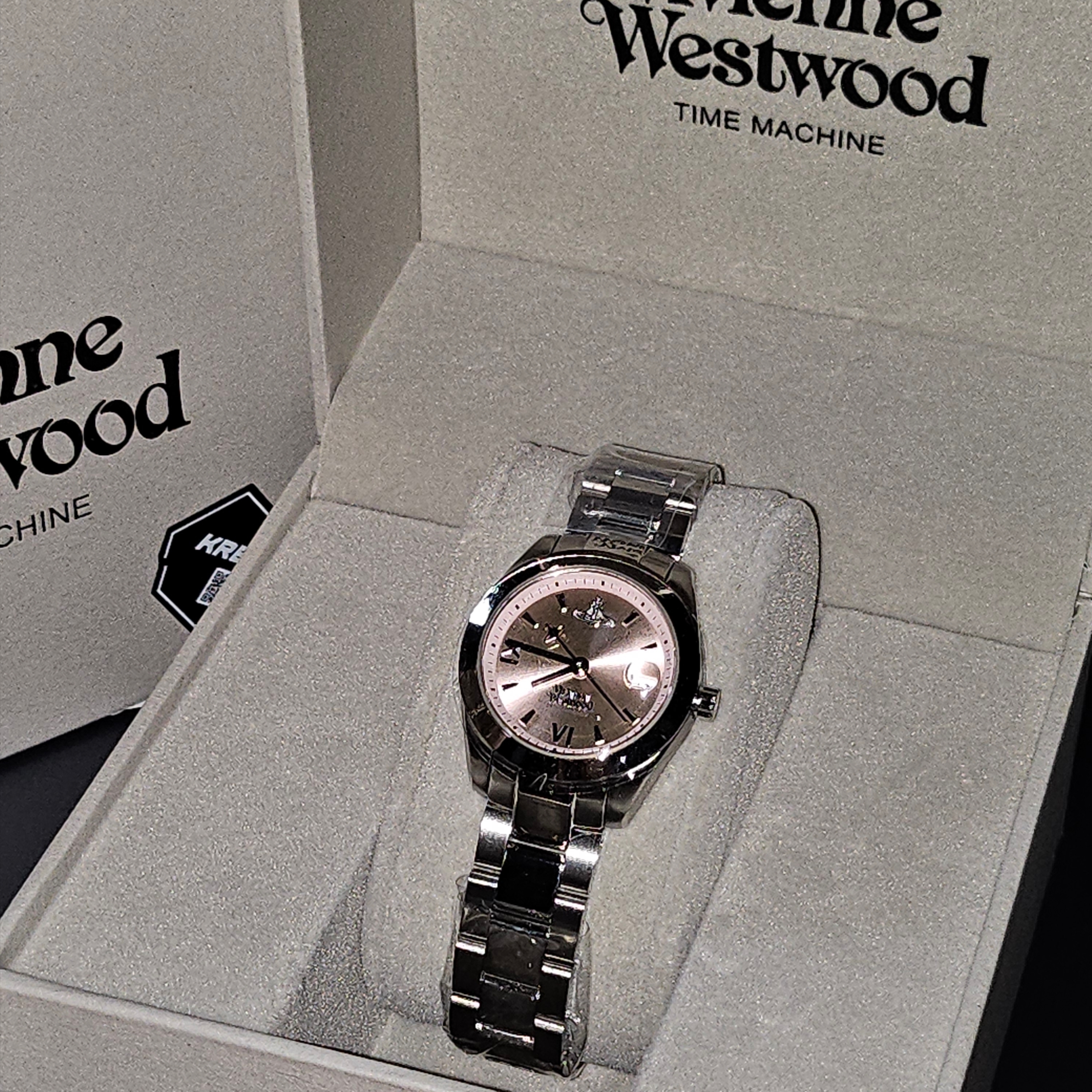 Vivienne Westwood Fenchurch Silver Pink 착용 스타일 - 1