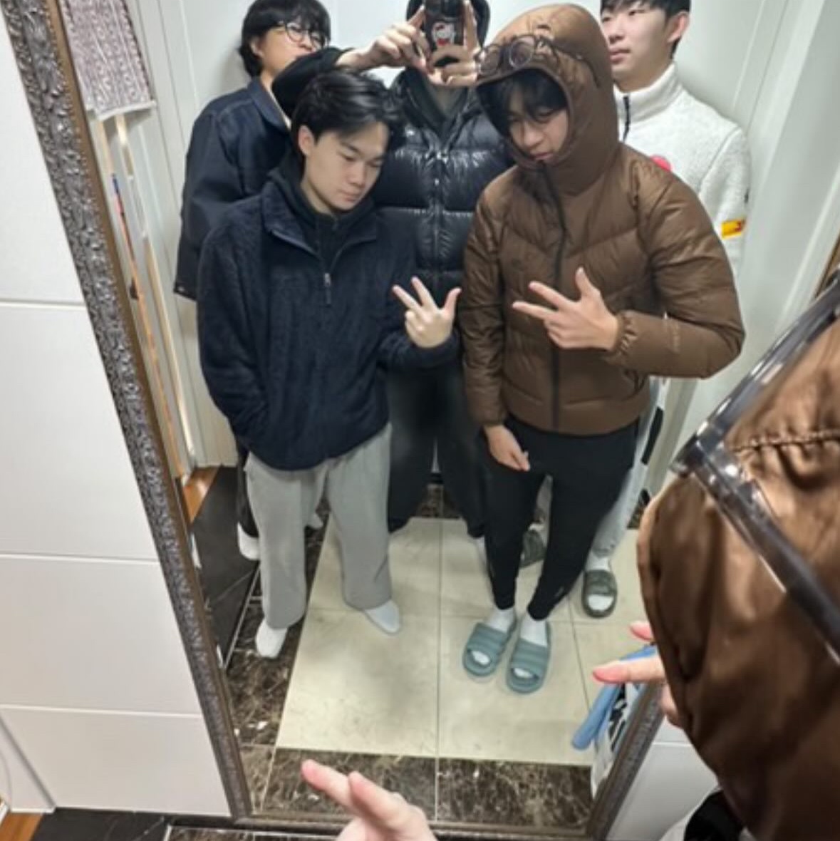 Nike NSW Storm-Fit Windrunner Hoodie Jacket Cacao Wow 착용 스타일