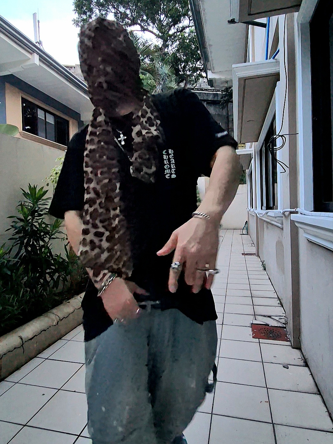 Chrome Hearts Scroll Logo T-Shirt Black - Osaka Exclusive, Wapworks Work Double Knee Carpenter Pants Oldmillblue 착용 스타일 - 1