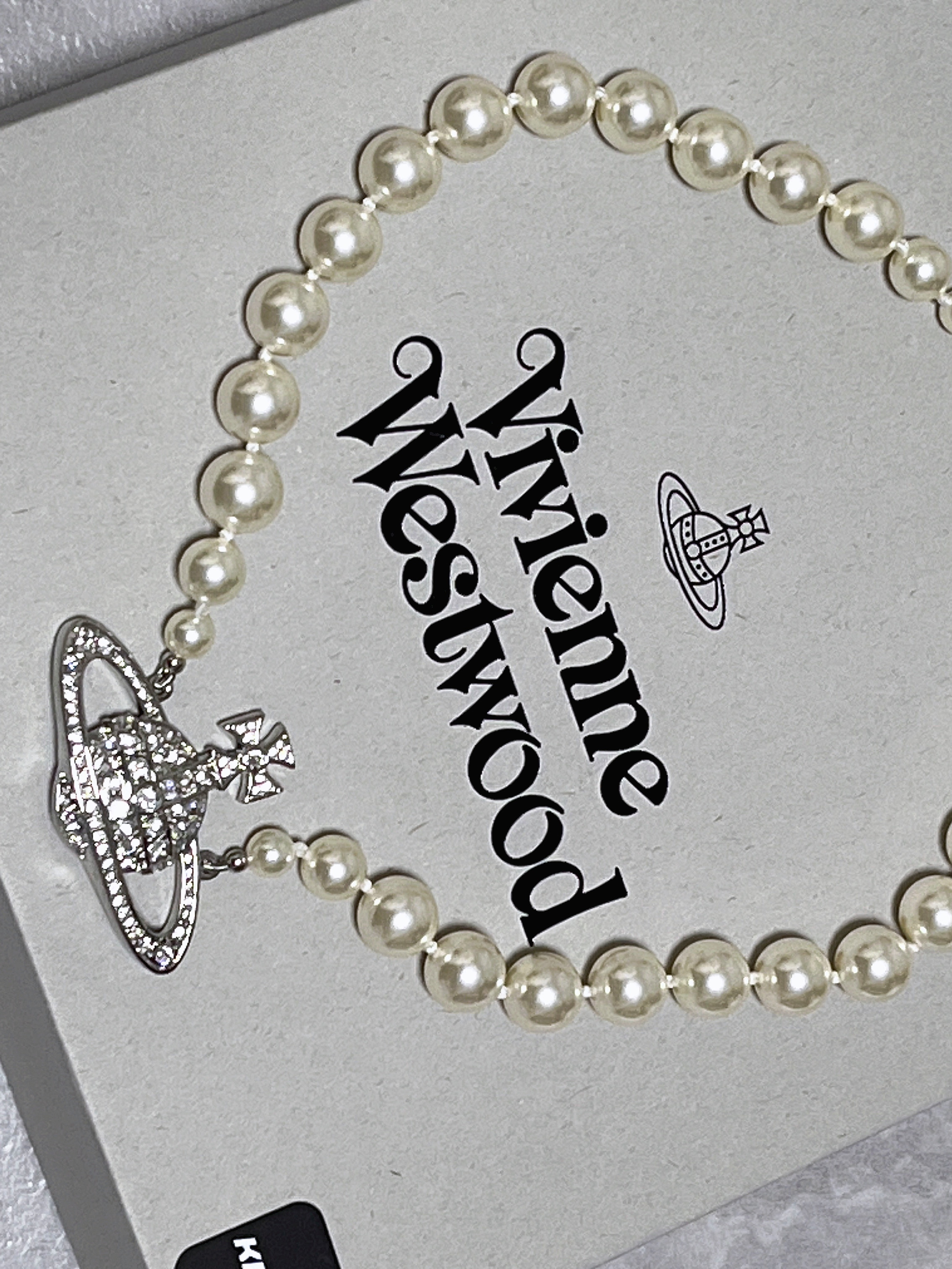 Vivienne Westwood One Row Pearl Bas Relief Choker Silver, Matin Kim Accordion Mini Bag Silver 착용 스타일 - 7