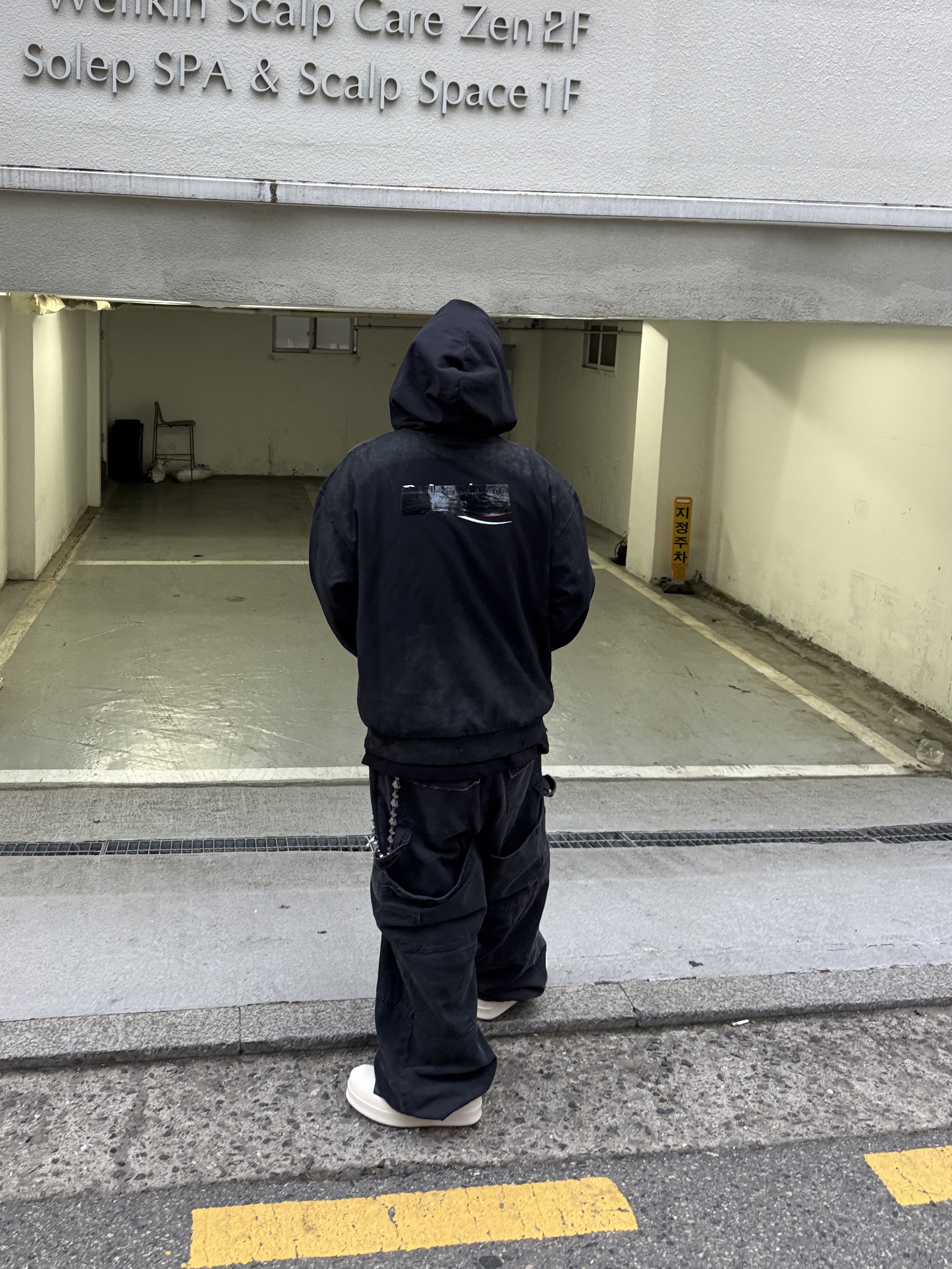 Balenciaga Gaffer Zip-Up Hoodie Small Fit Black 착용 스타일