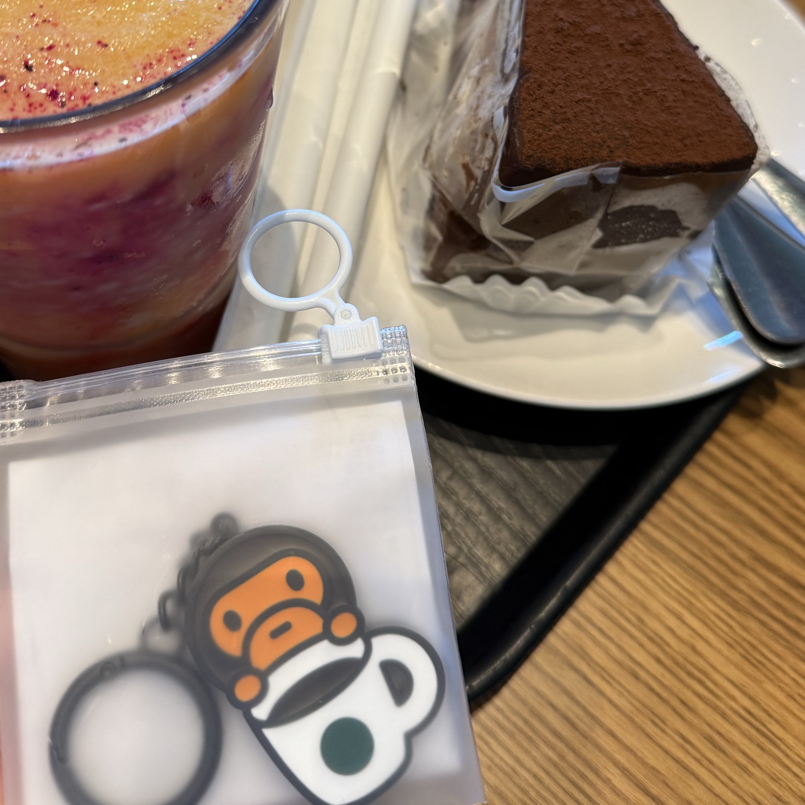 Starbucks x BAPE Baby Milo Keychain, New Era MLB Authentic San Diego Padres Game Brown 착용 스타일 - 2