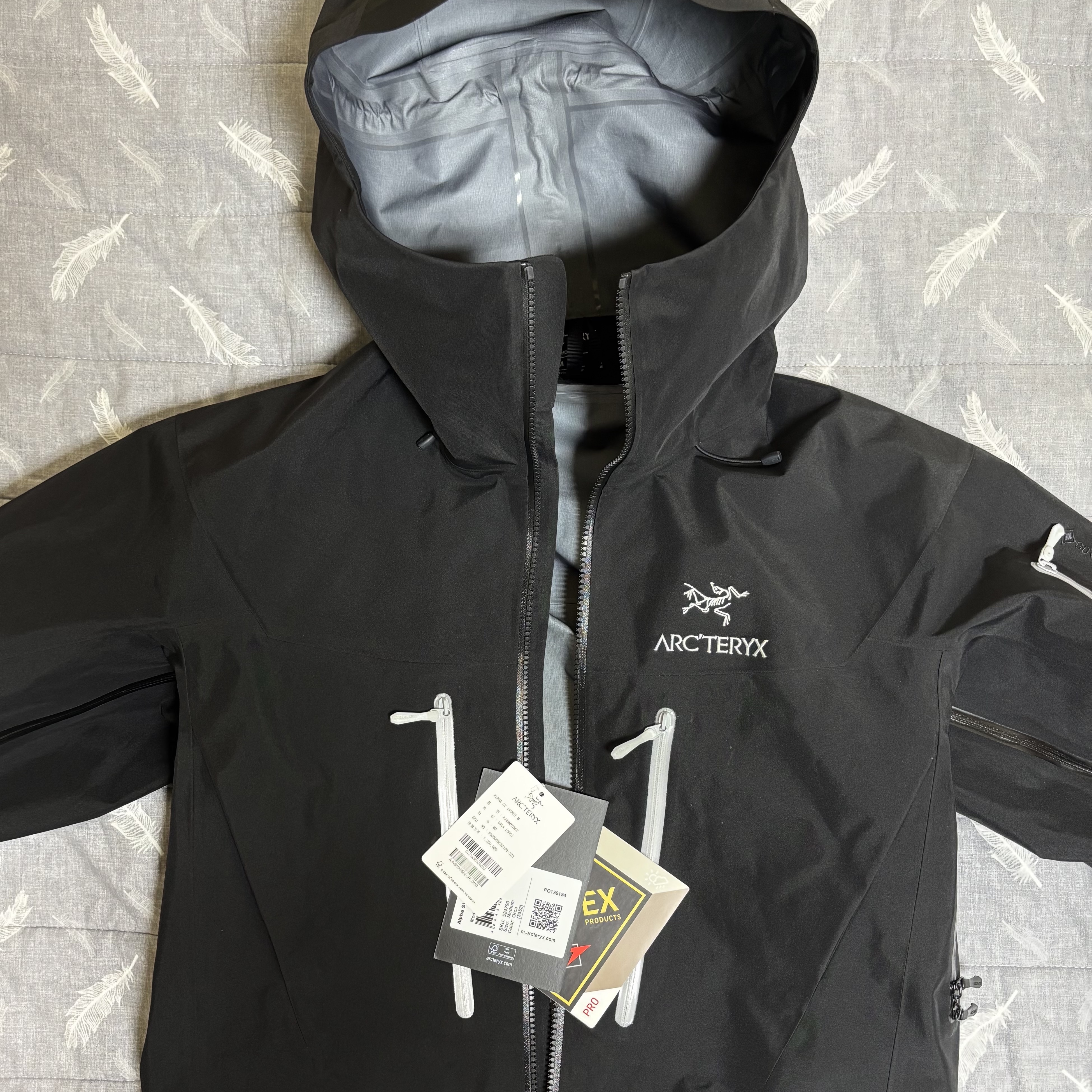 Arc'teryx Alpha SV Jacket Orca 착용 스타일 - 1
