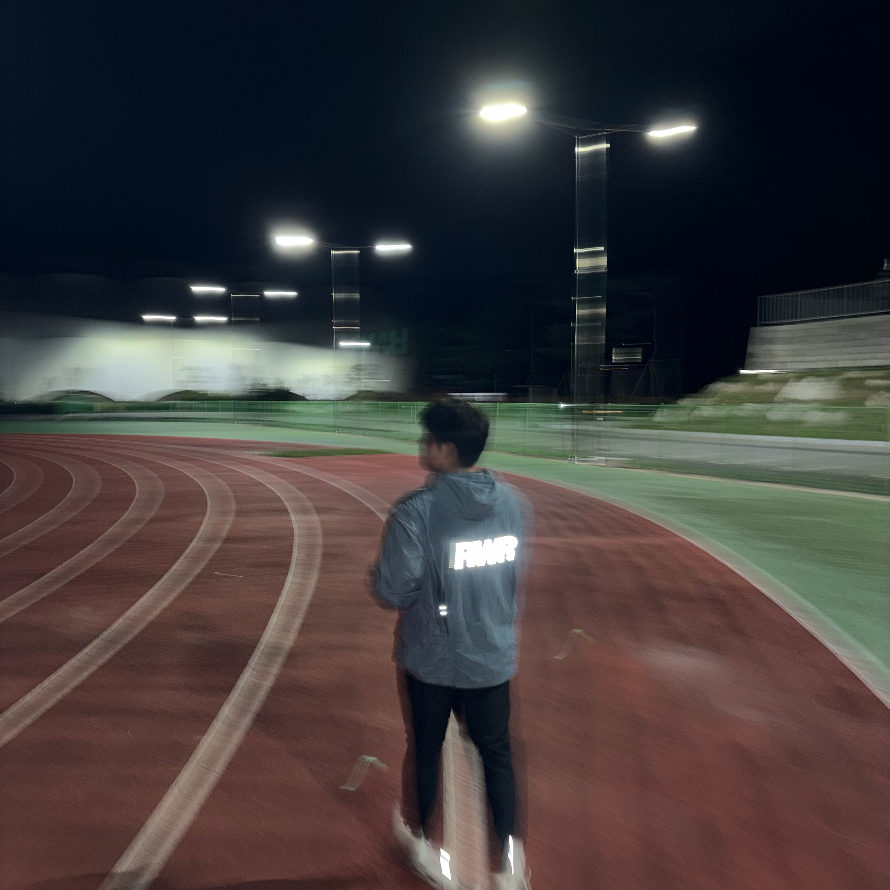 [KREAM 단독] runwhither Windbreaker Jacket V2 Blue, Mizuno Neo Vista 2 White Iris Bloom 착용 스타일