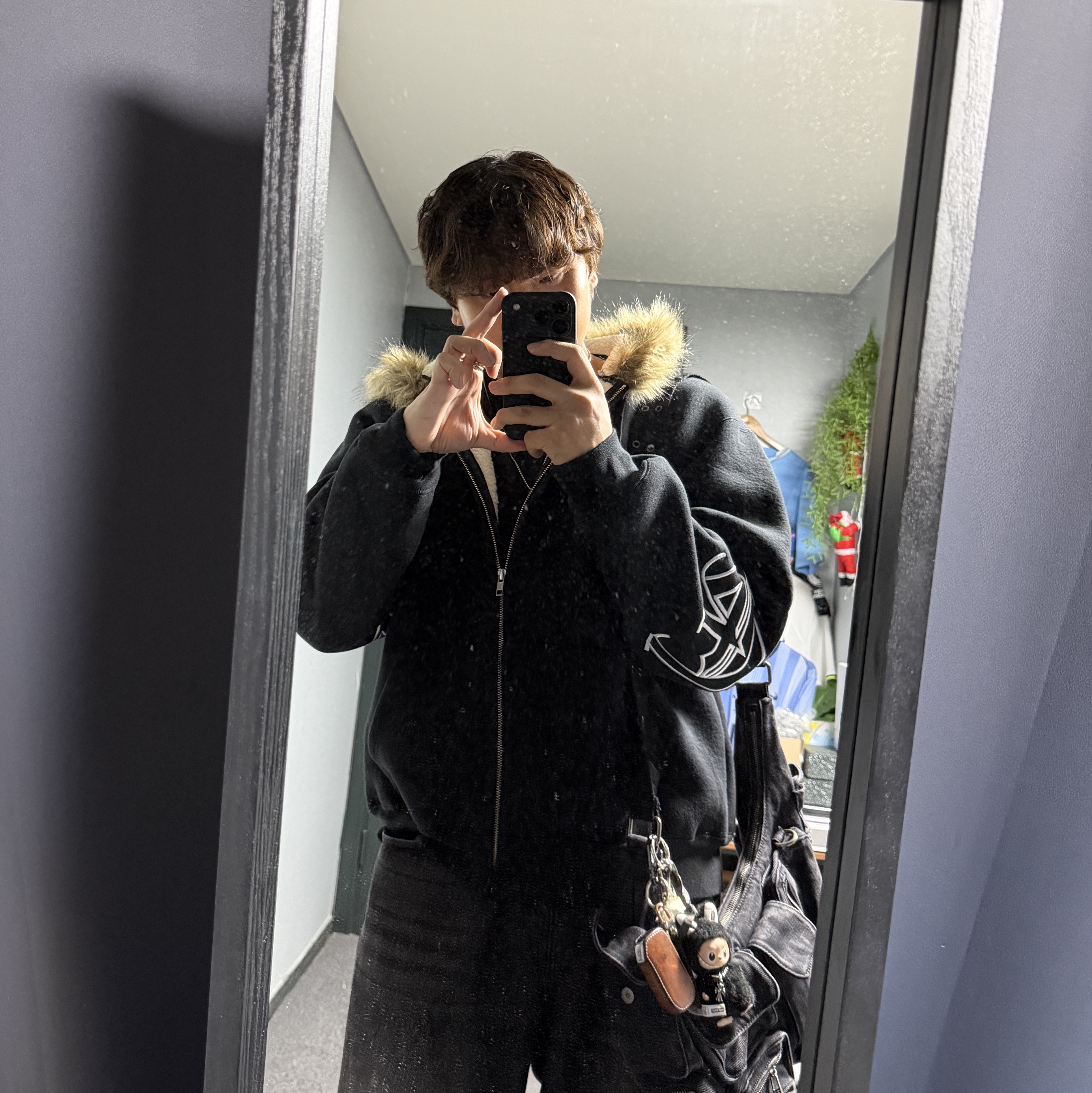 Supreme Faux Fur Zip Up Hooded Sweatshirt Black - 25FW, Pop Mart Labubu The Monsters Pin For Love Series Vinyl Plush Pendant (N-Z) R (Opened Case) 착용 스타일