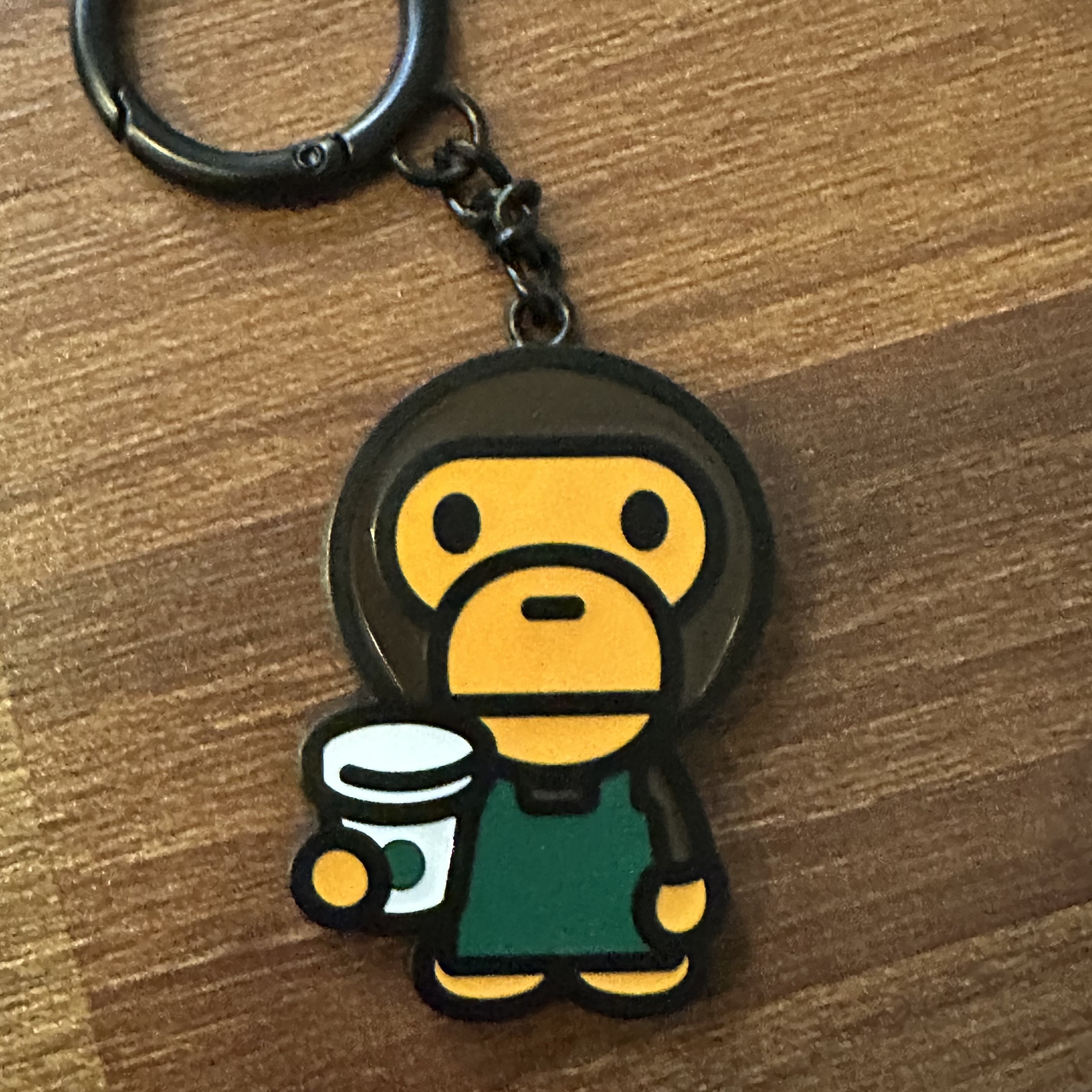 Starbucks x BAPE Baby Milo Keychain 착용 스타일
