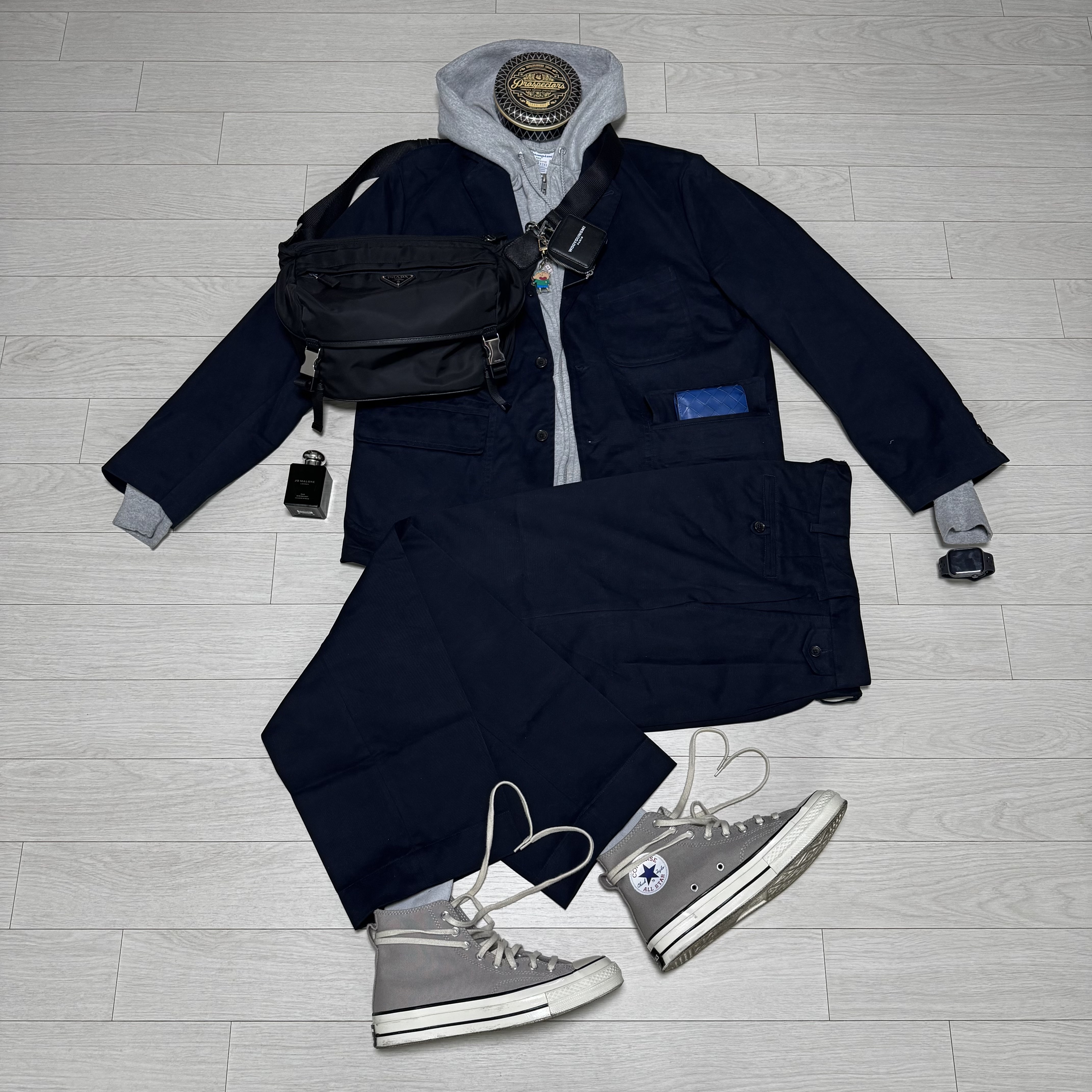Converse x Fear of God Essentials Chuck 70 Hi Grey, Prada Re-Nylon and Saffiano Leather Shoulder Bag Black 착용 스타일