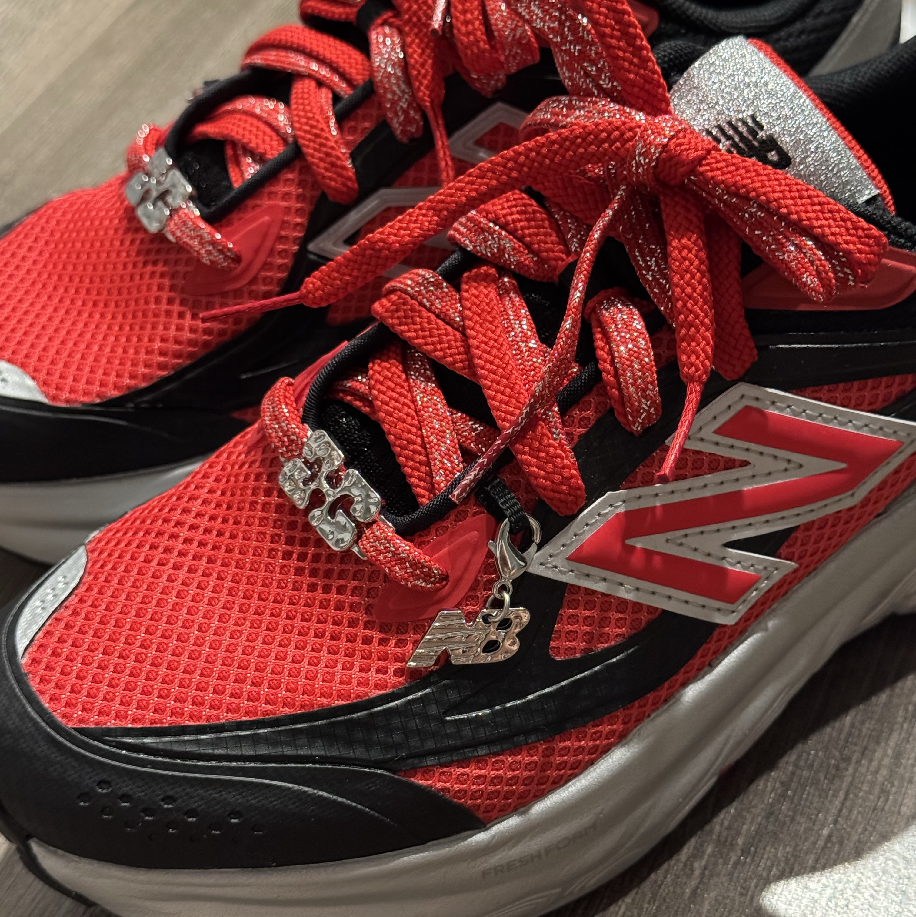 New Balance x Ganni Fresh Foam Racing Red Black 착용 스타일 - 1