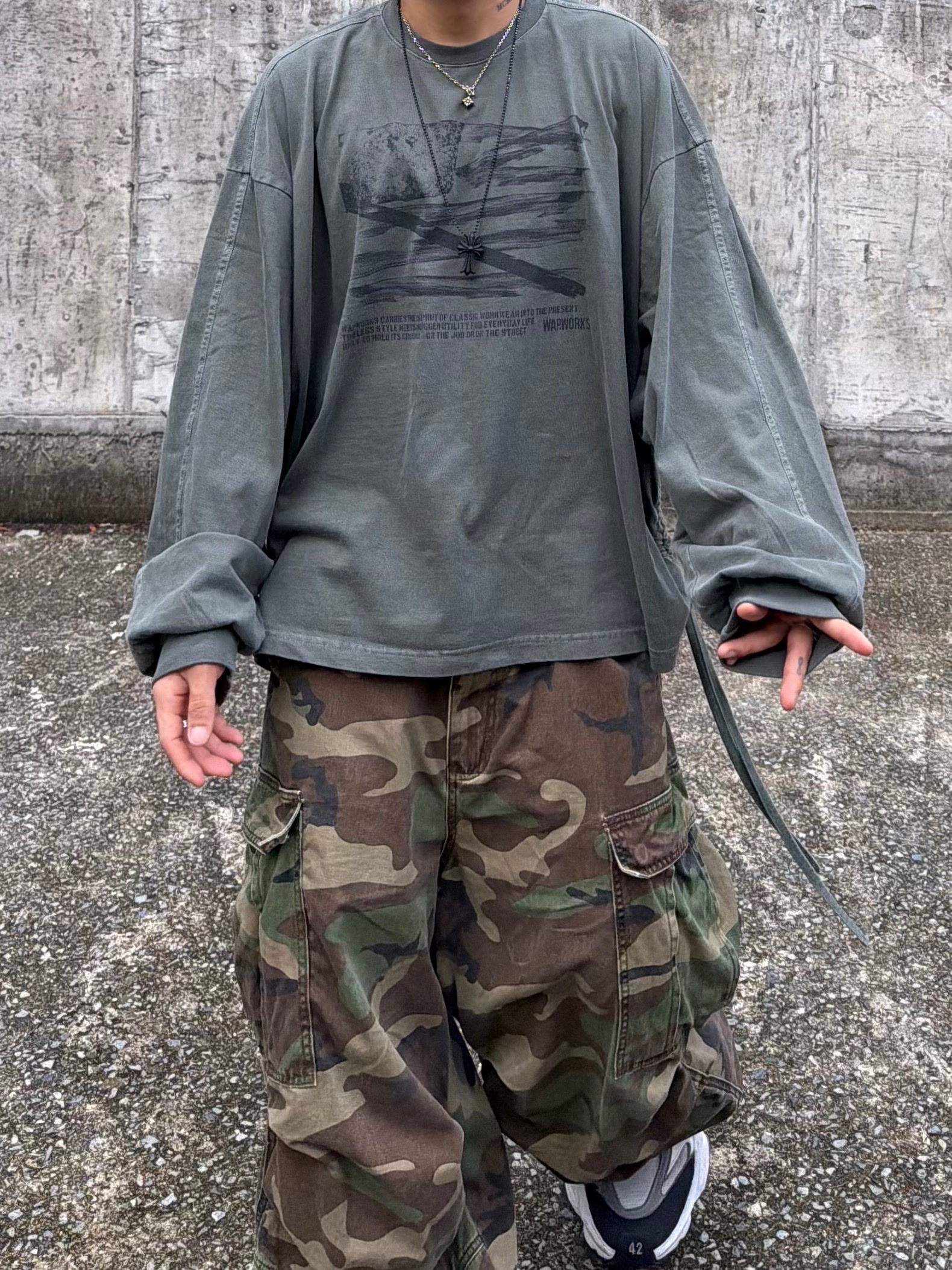 NOD Stone Washed Cargo Pants Camo, Supreme New Era Tribal S Logo Beanie Black - 25FW 착용 스타일 - 6