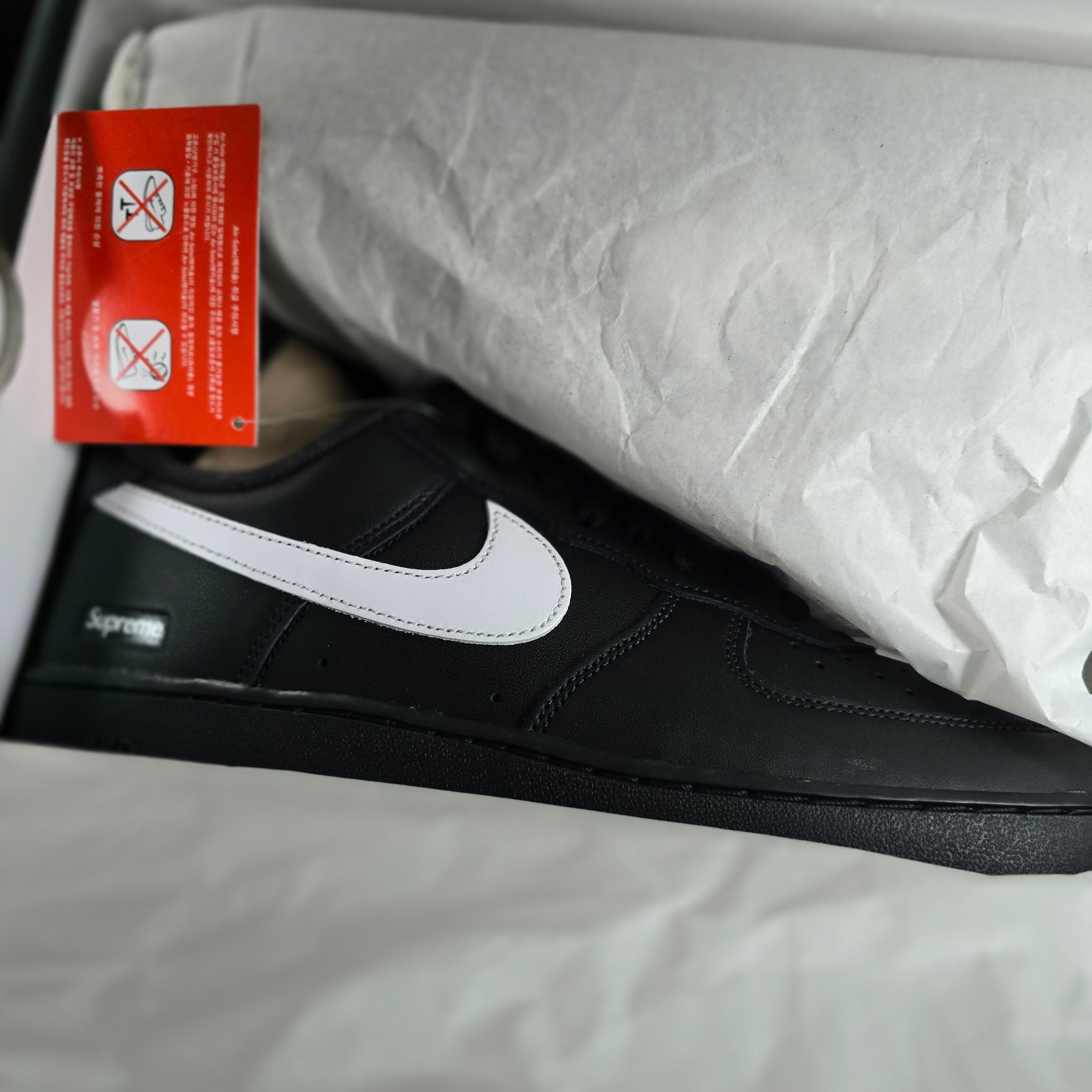 Nike x Supreme Air Force 1 Low Black 착용 스타일