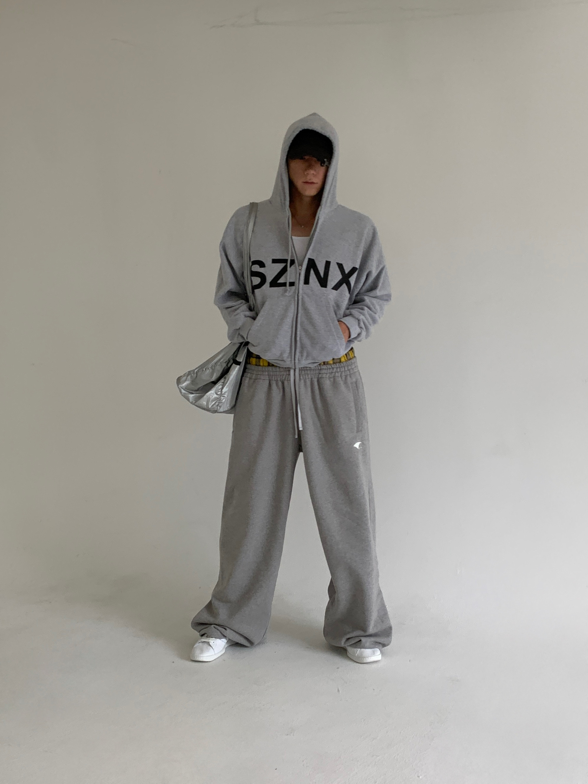 Yeezy HD-10 Grey - Korea Limited, Balenciaga x Adidas Stan Smith Core White Green 착용 스타일 - 6