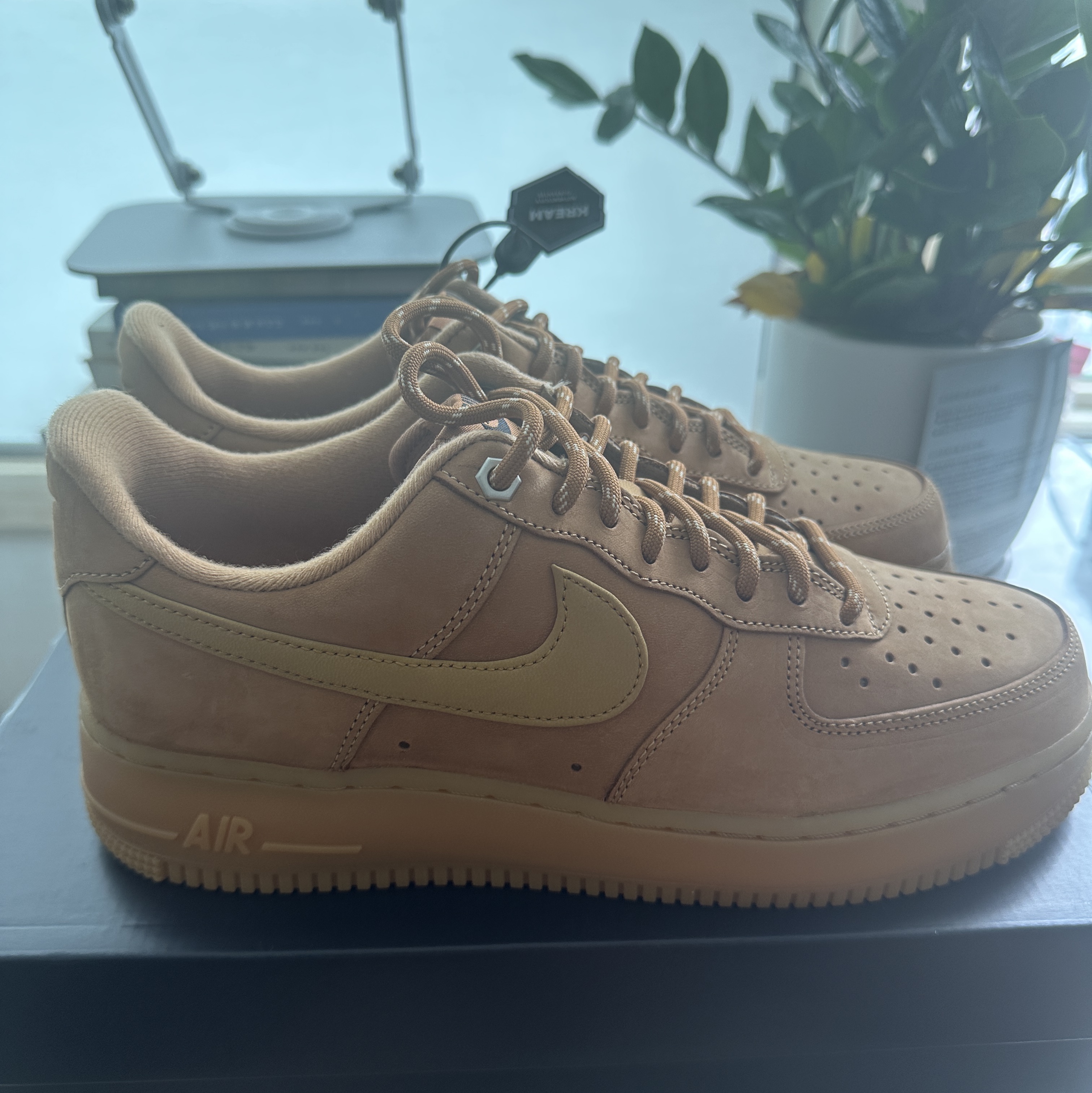 Nike Air Force 1 '07 WB Flax 착용 스타일