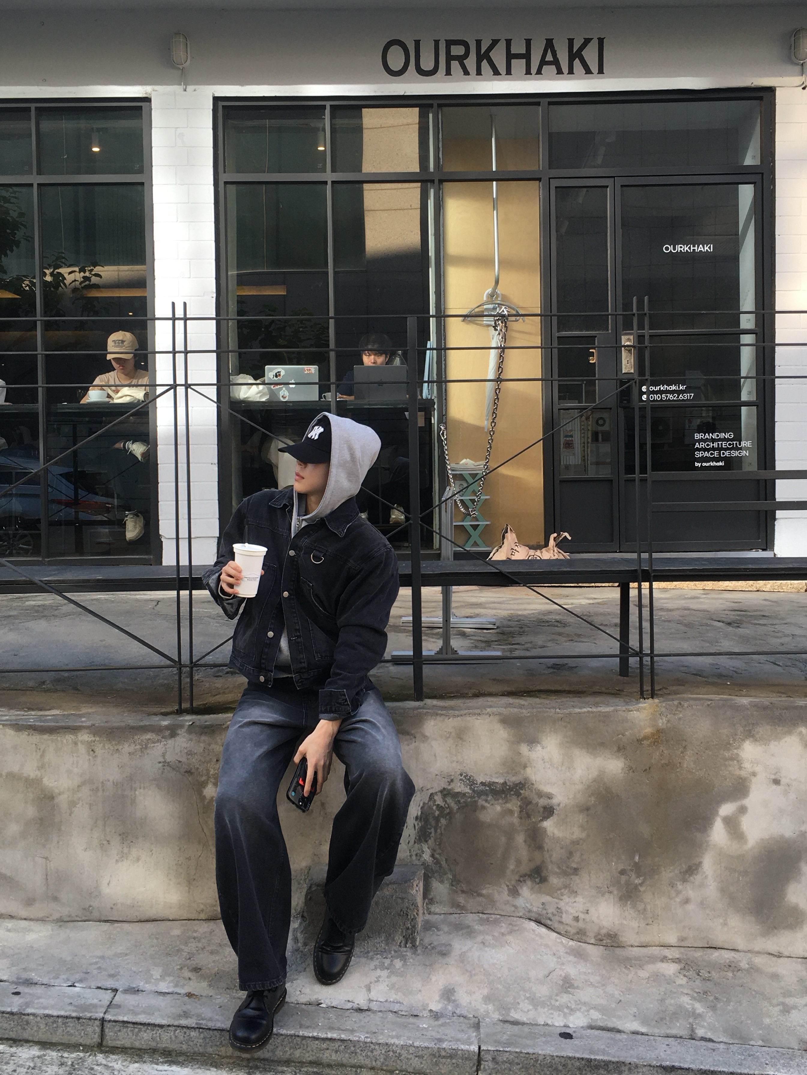 Dr. Martens 1461 Smooth Black, [더블적립]Farfromwhat Far Patch Logo Cap Black 착용 스타일 - 1