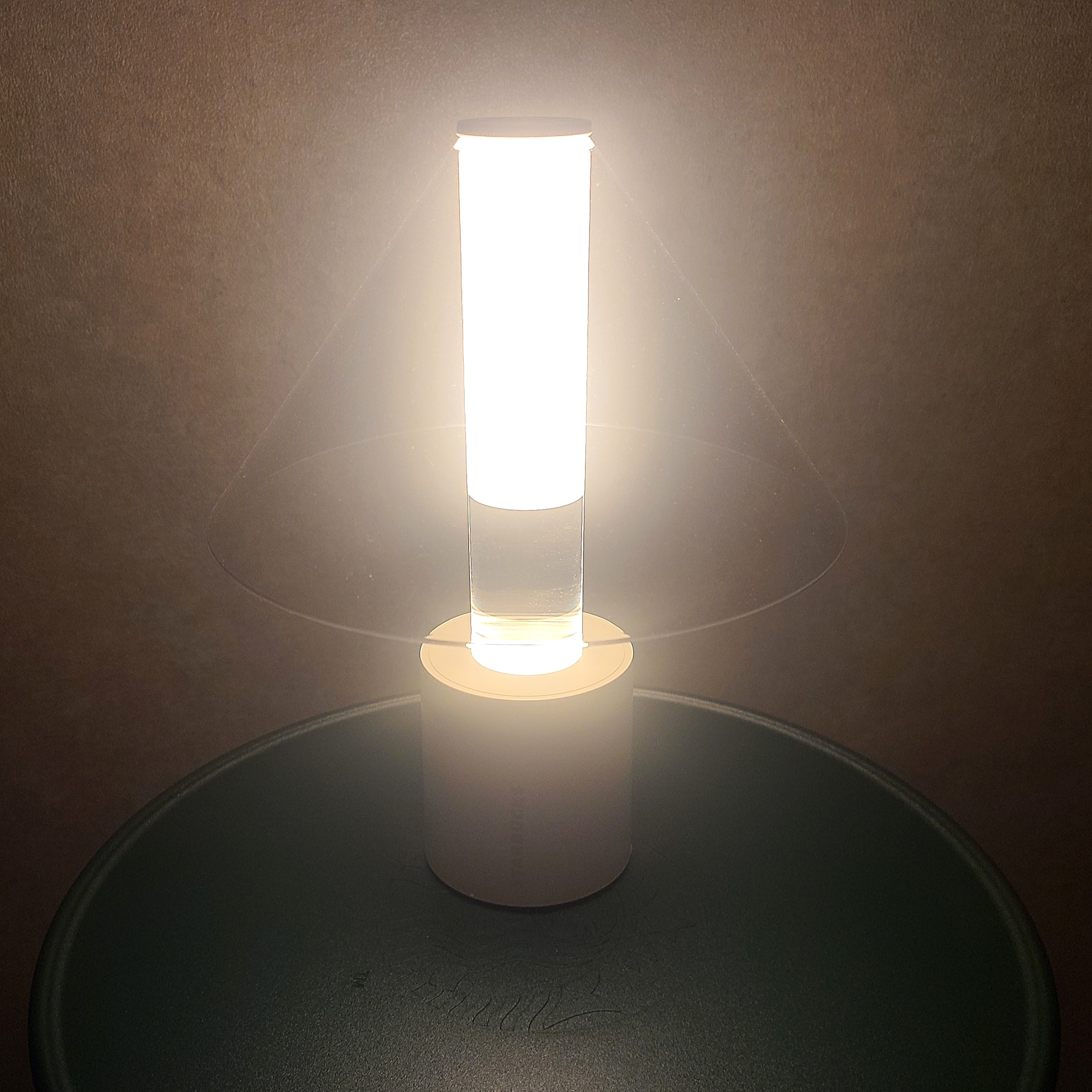 Starbucks x Bonakia Portable Lamp K White, Starbucks x Helinox Side Table Green 착용 스타일 - 1