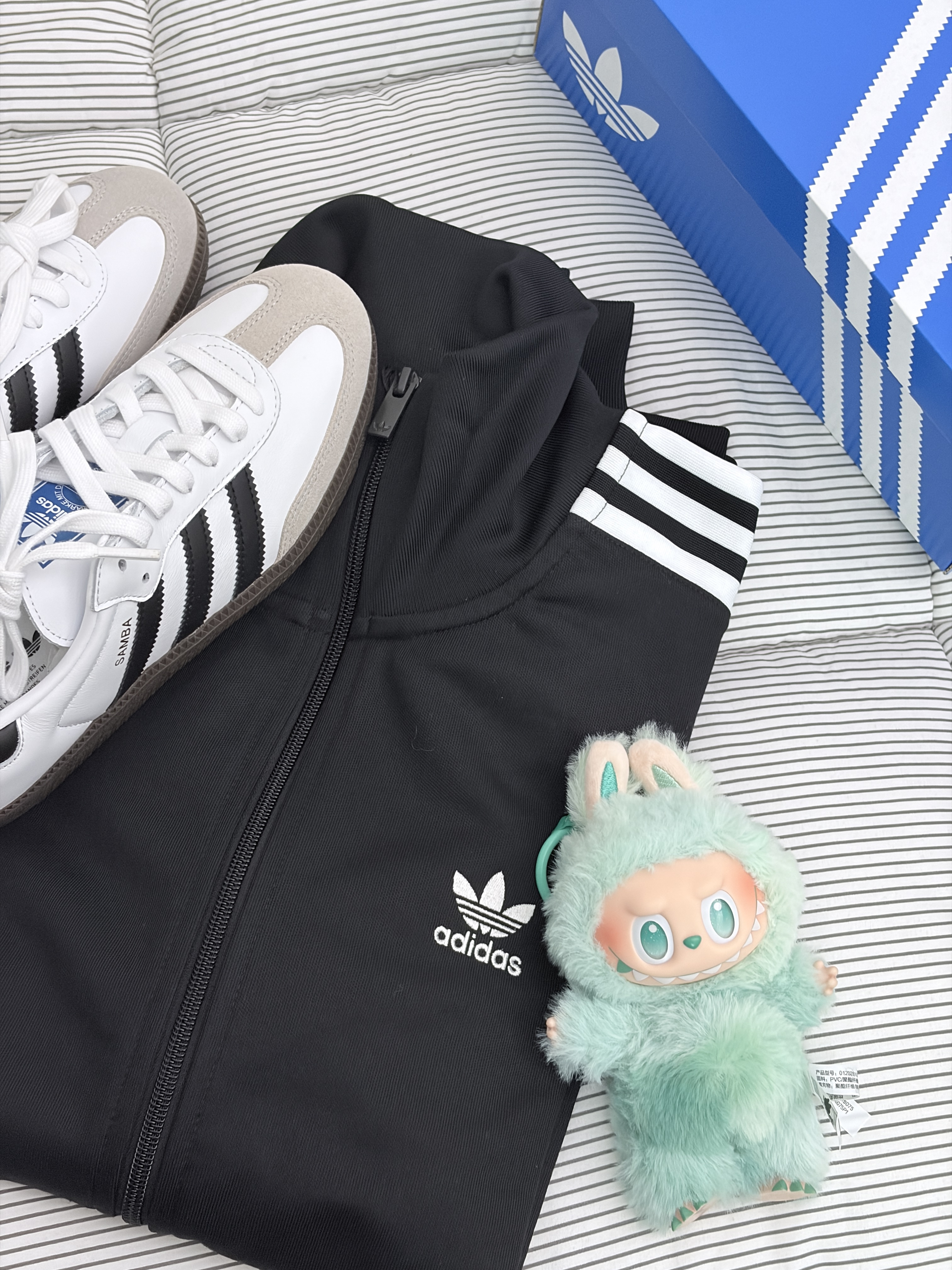 Adidas Samba OG Cloud White, Pop Mart Labubu The Monsters Highlight Series Sealed Case (1 Blind Box) 착용 스타일