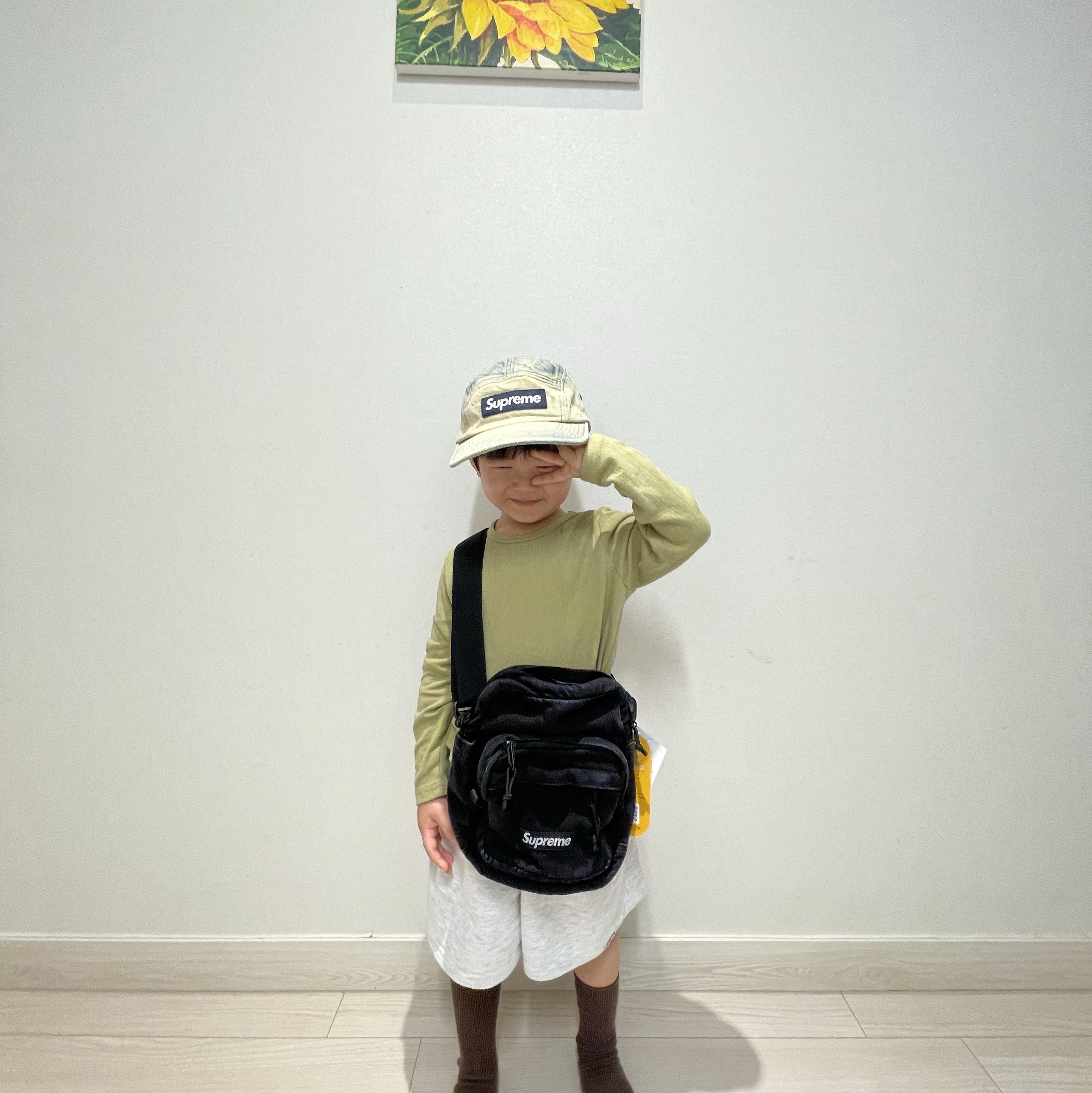 Supreme Denim Shoulder Bag Black - 25FW, Supreme Washed Chino Twill Camp Cap Dirty Indigo - 24SS 착용 스타일