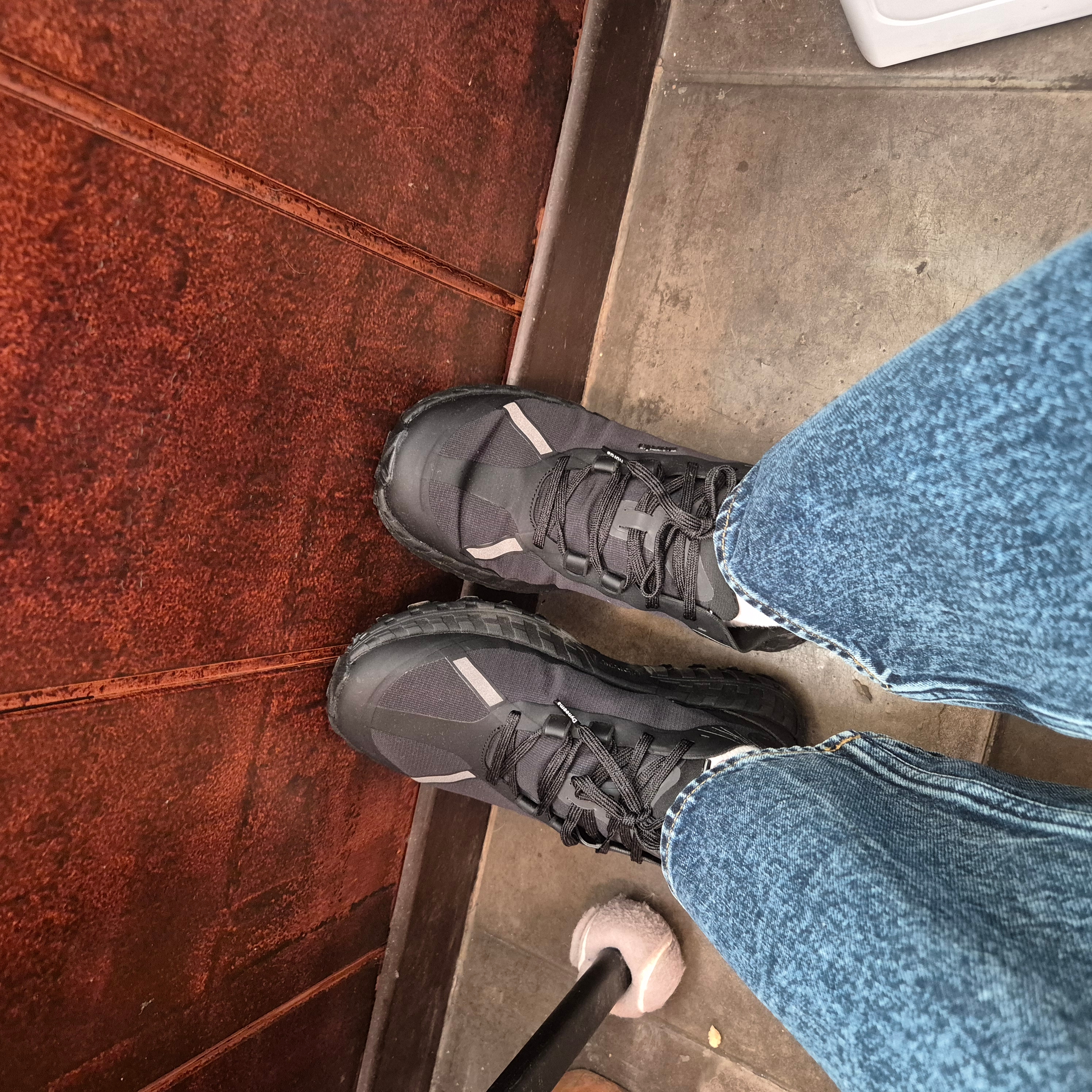 Norda 001/A Stealth Black 착용 스타일