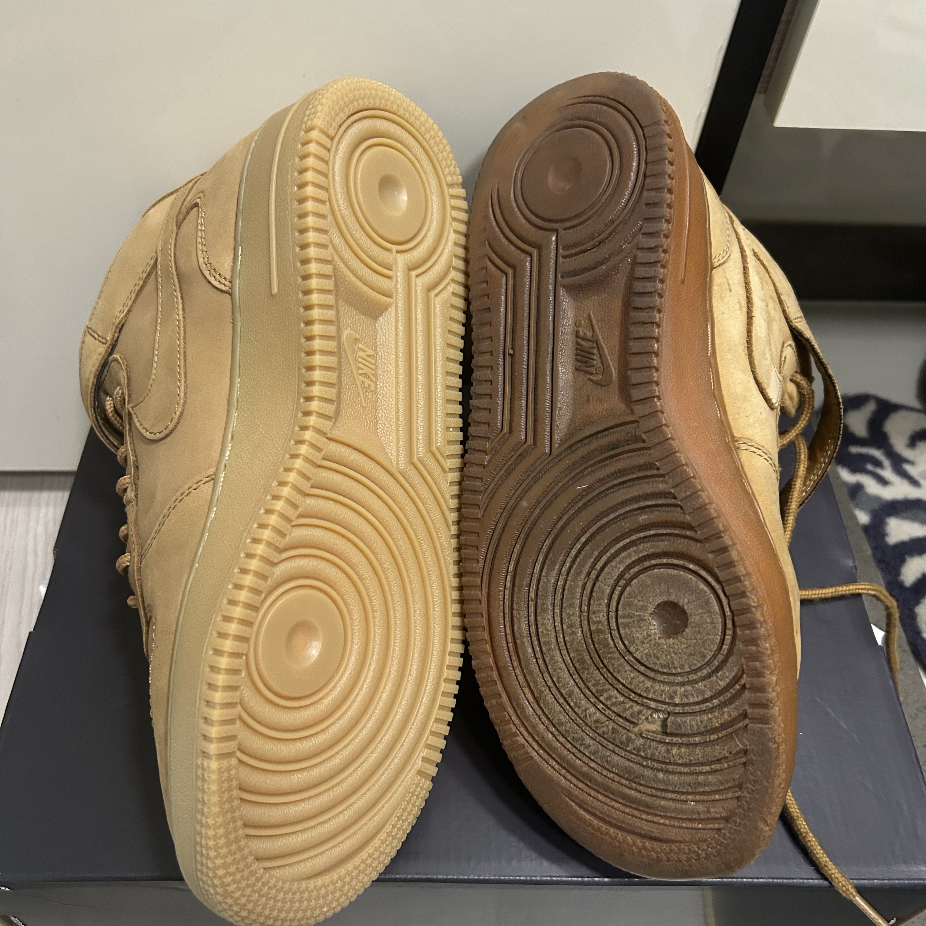 Nike Air Force 1 Mid Flax and Outdoor Green 착용 스타일 - 3
