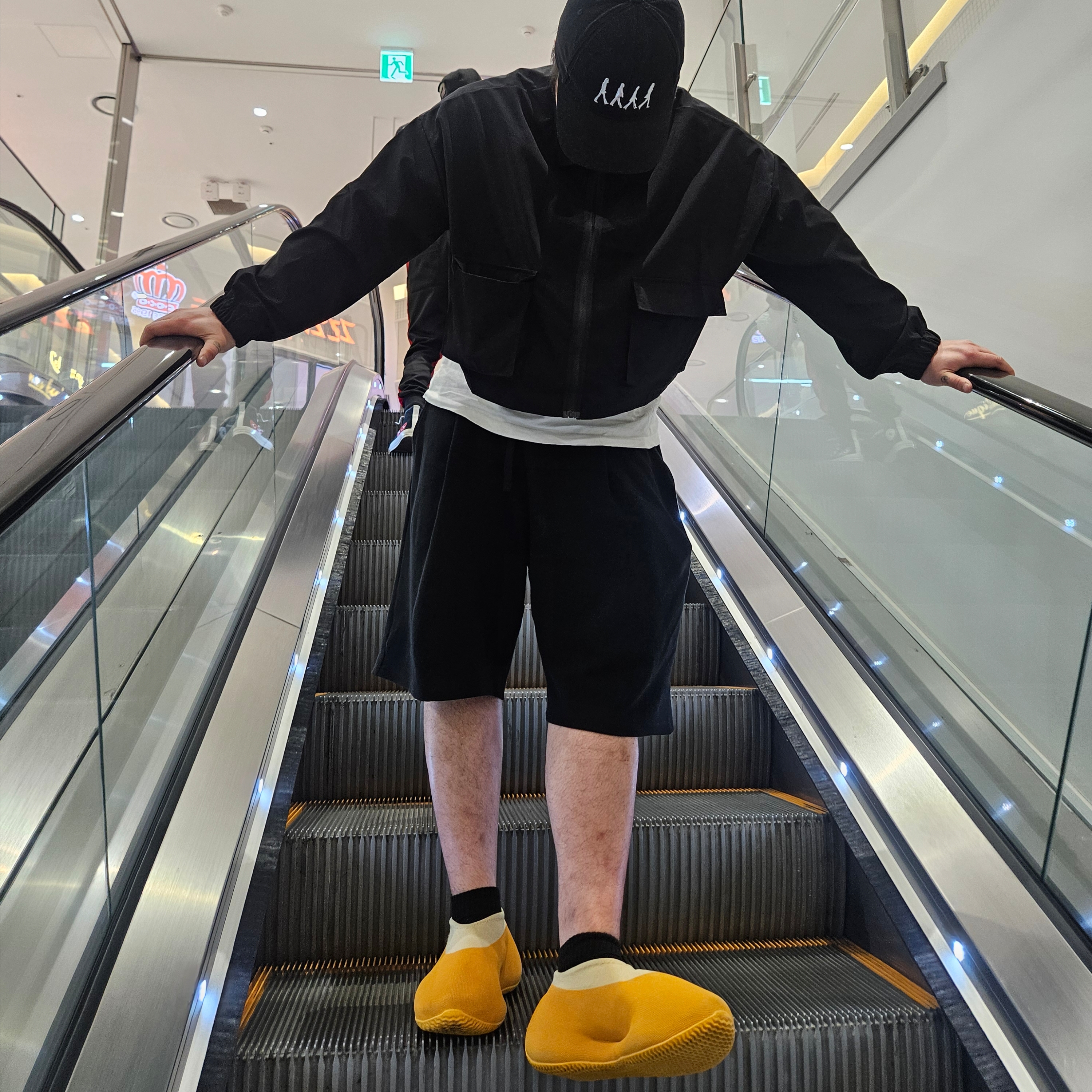 Adidas Yeezy Knit RNR Sulfur 착용 스타일 - 1
