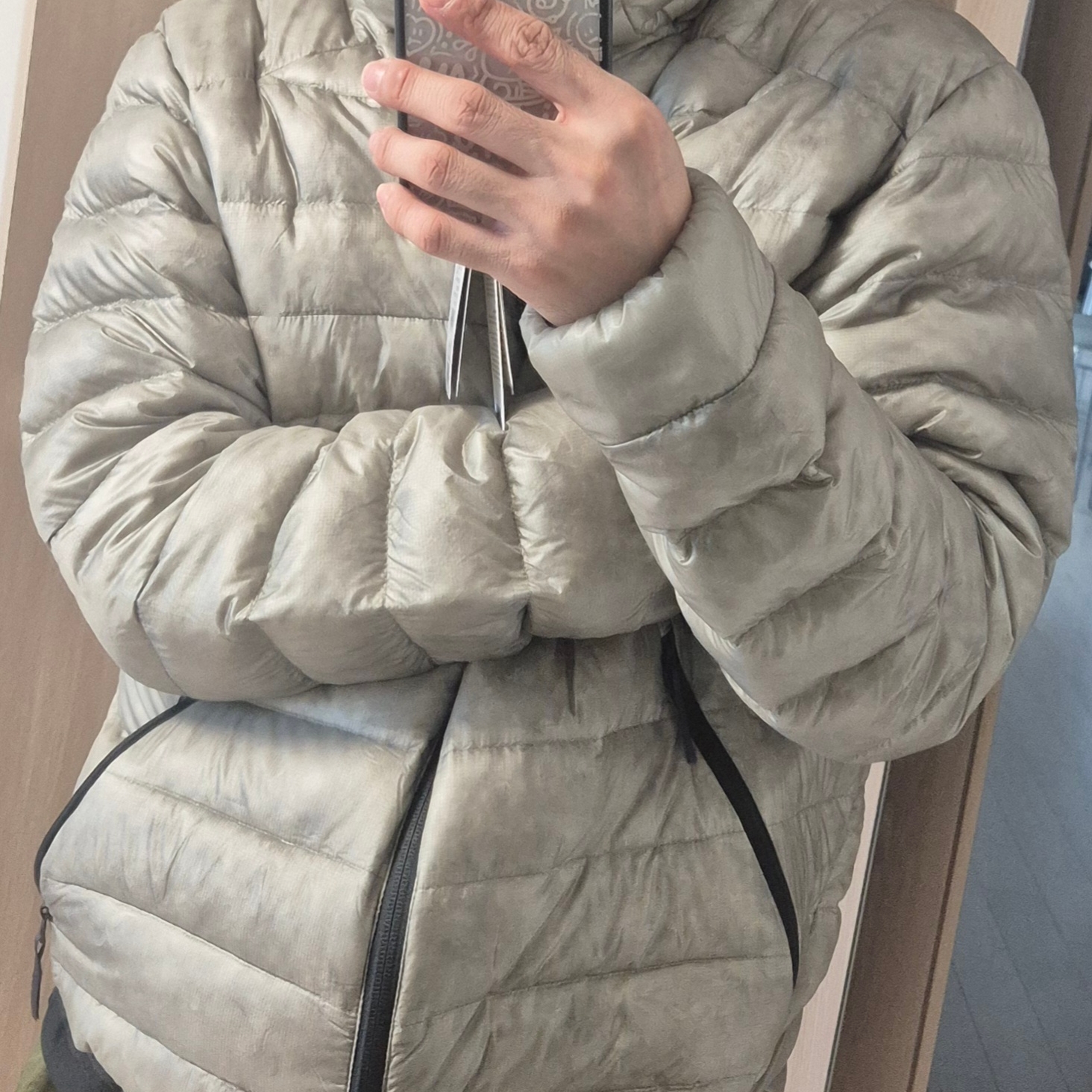 SIERRA DESIGNS W Muir Lightweight Goose Down Hooded Jacket Light Grey 착용 스타일 - 1