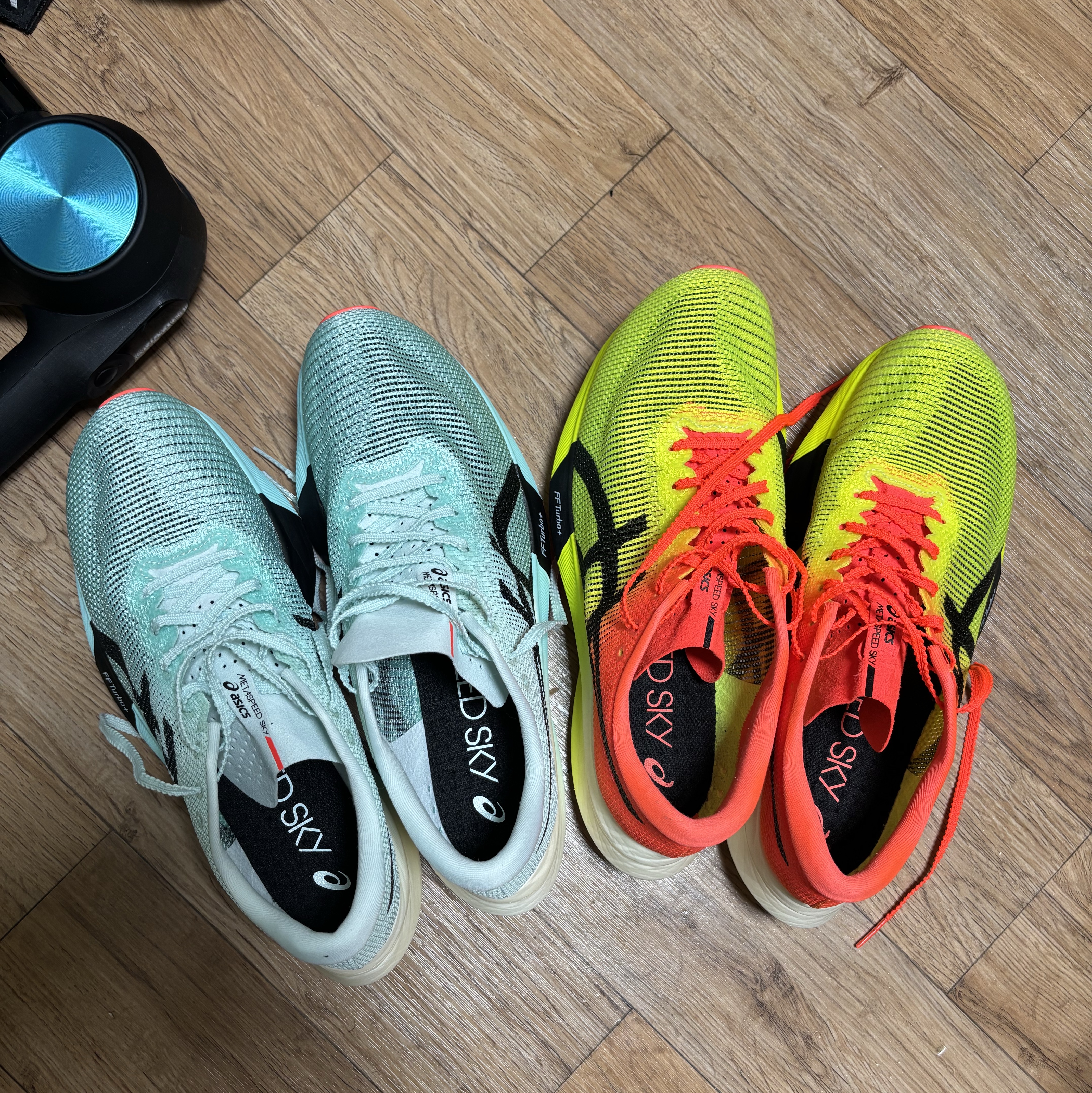 Asics Metaspeed Sky Paris Illuminate Mint Black, Asics Metaspeed Sky Paris Safety Yellow Black 착용 스타일