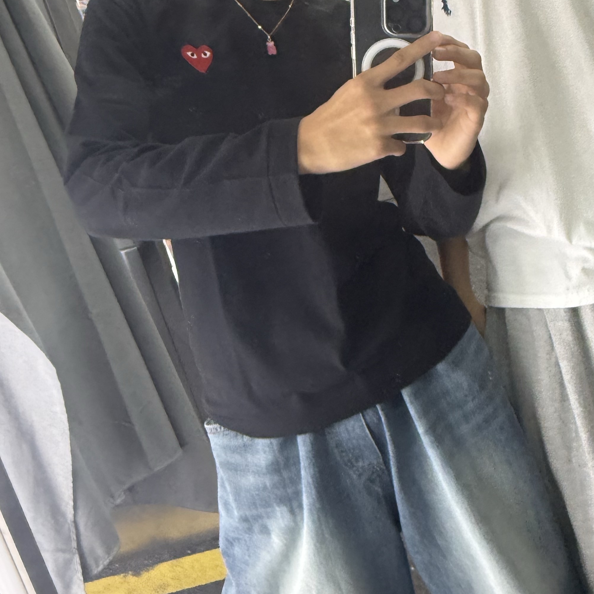 Play Comme des Garcons LS T-Shirt Black 착용 스타일