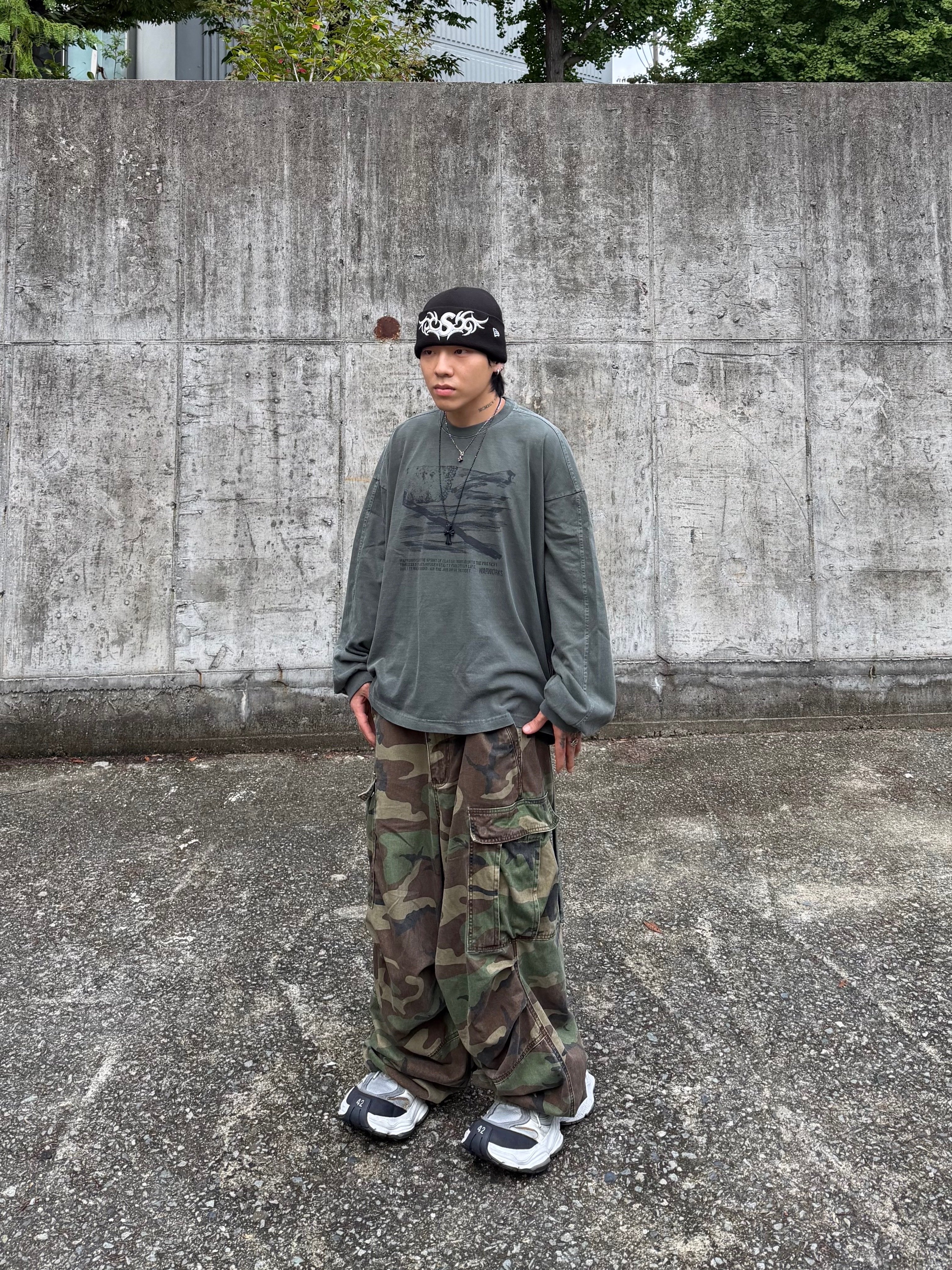NOD Stone Washed Cargo Pants Camo, Supreme New Era Tribal S Logo Beanie Black - 25FW 착용 스타일 - 7