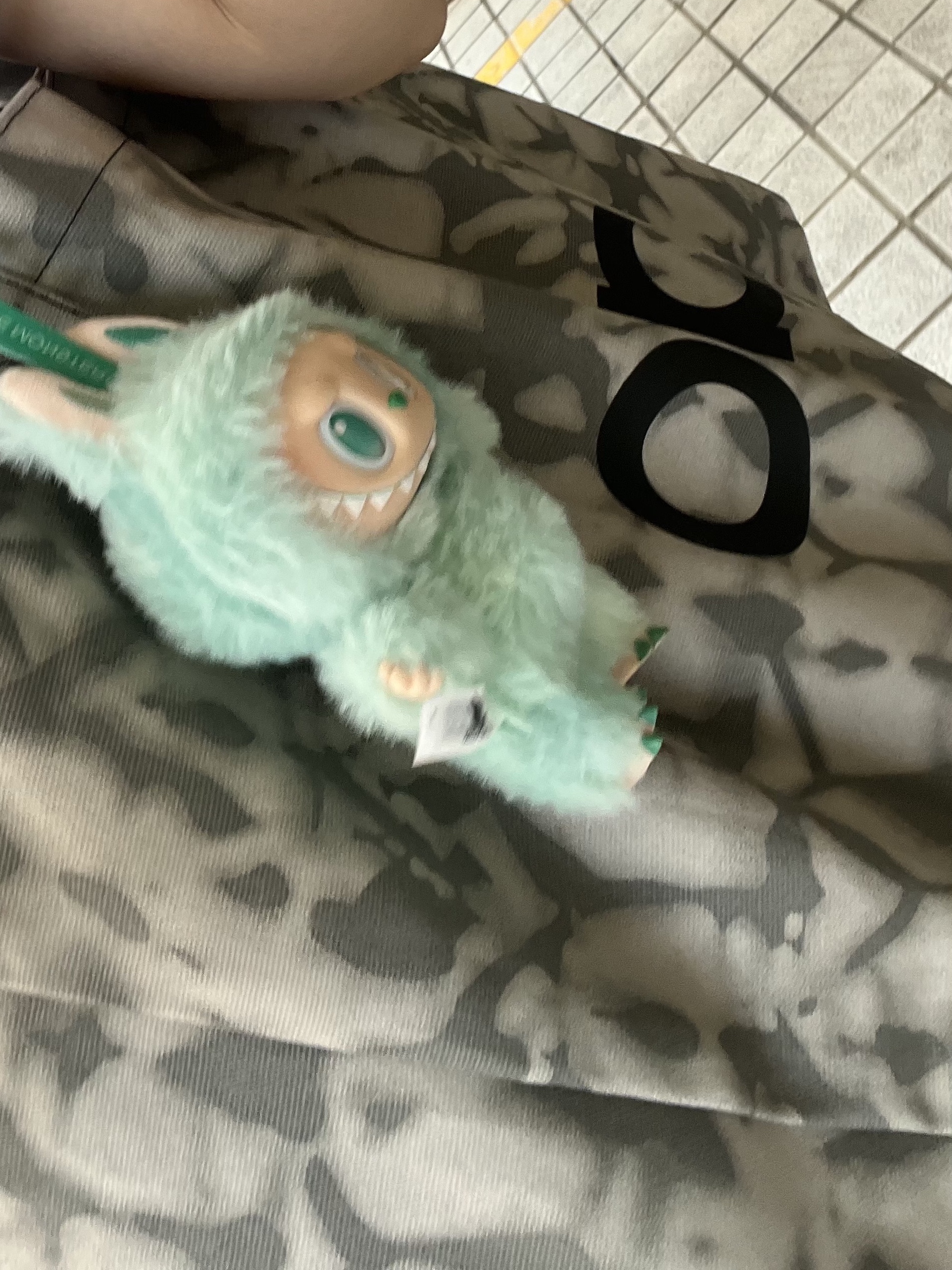 Alo Yoga Iconic Shopper Tote Bag Grey Tiedye, Pop Mart Labubu The Monsters Highlight Series Sealed Case (1 Blind Box) 착용 스타일