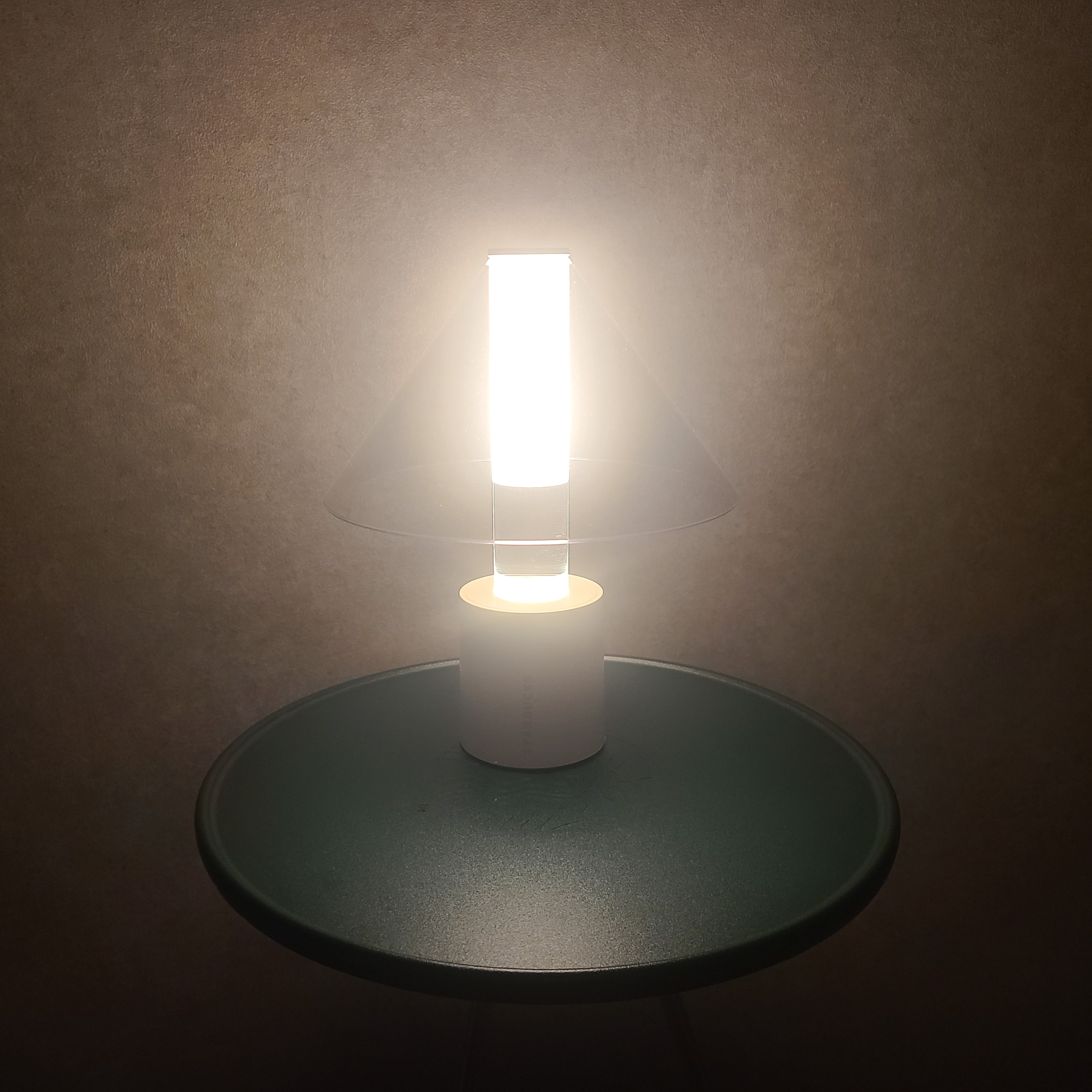 Starbucks x Bonakia Portable Lamp K White, Starbucks x Helinox Side Table Green 착용 스타일 - 2