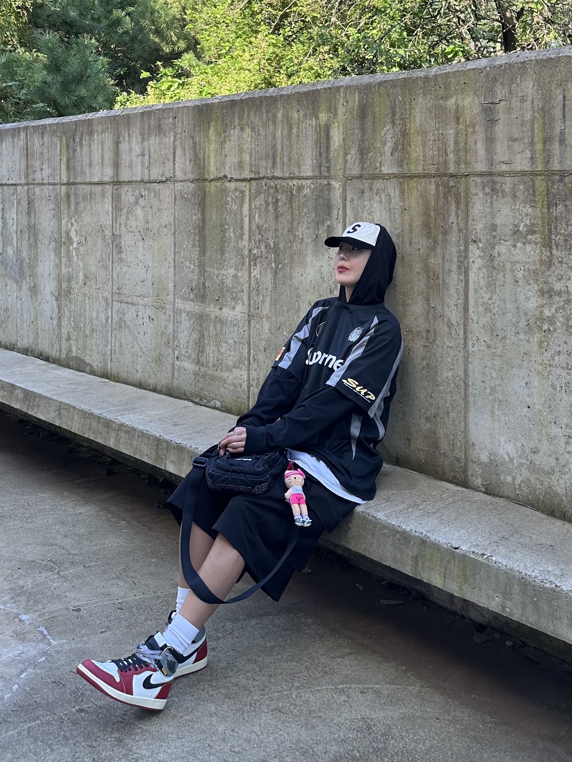 Supreme 2-Tone S Logo 6-Panel Stone - 24SS, Supreme Hooded Soccer Jersey Black - 23FW 착용 스타일 - 2