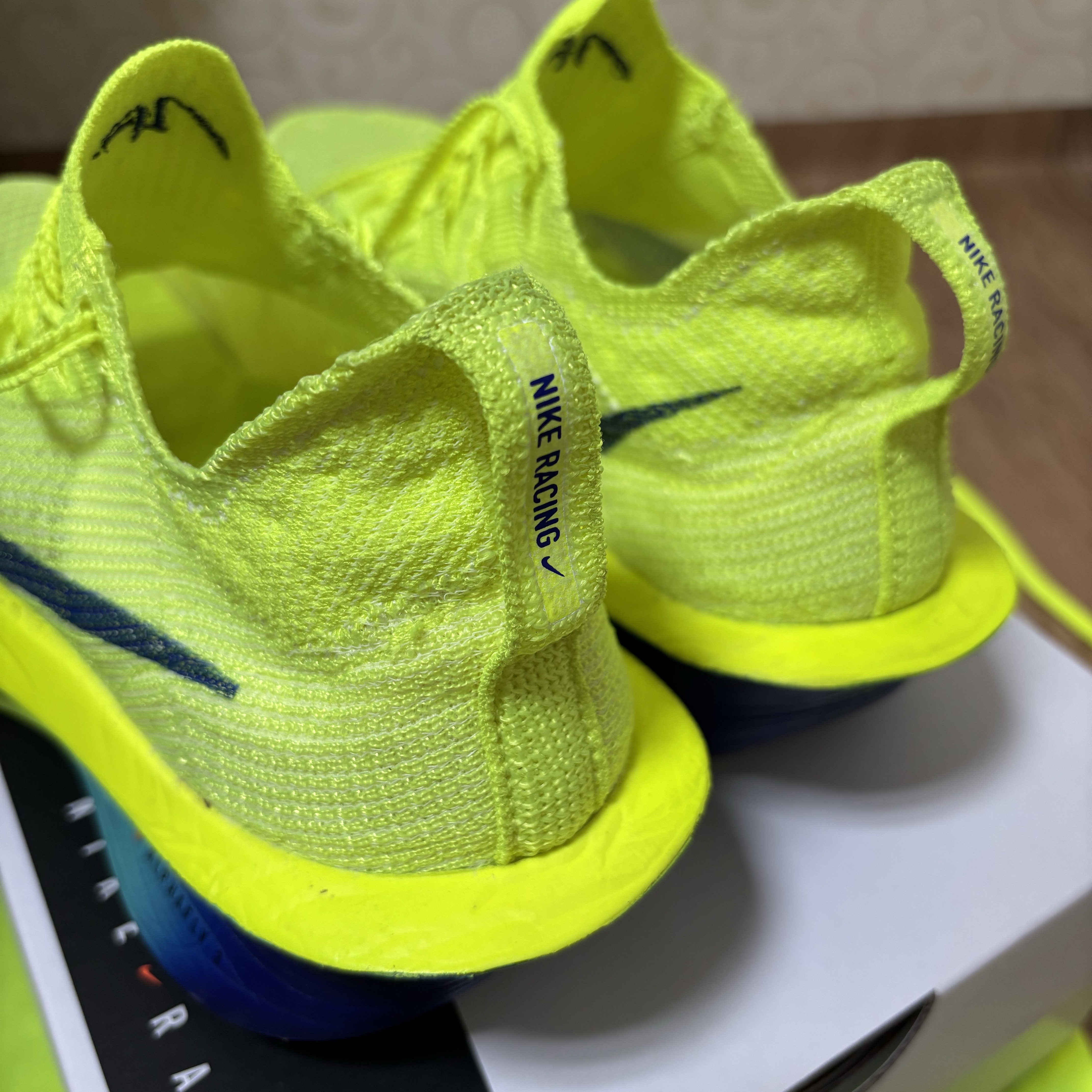 Nike Air Zoom Alphafly Next% 3 Volt 착용 스타일 - 4