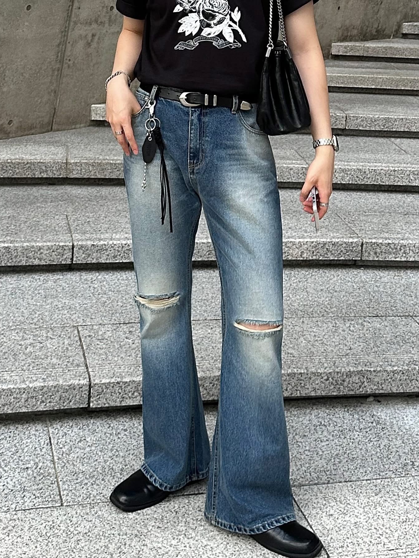 Monamhee x Peaceminusone Daihee Plush Keyring, Zara Rock Style Flap Shoulder Bag Black 착용 스타일 - 2
