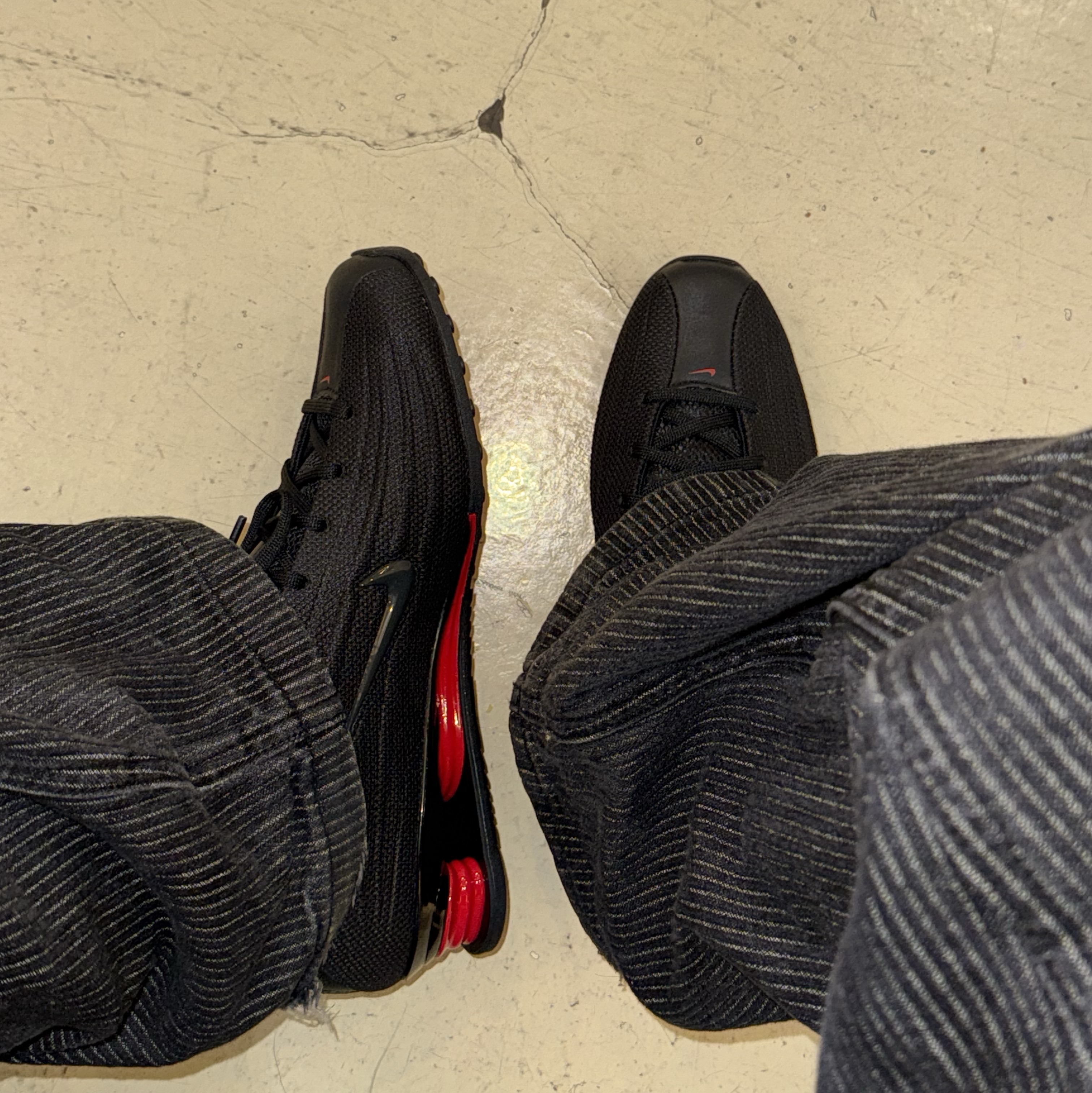 (W) Nike Shox Z Black University Red 착용 스타일 - 1