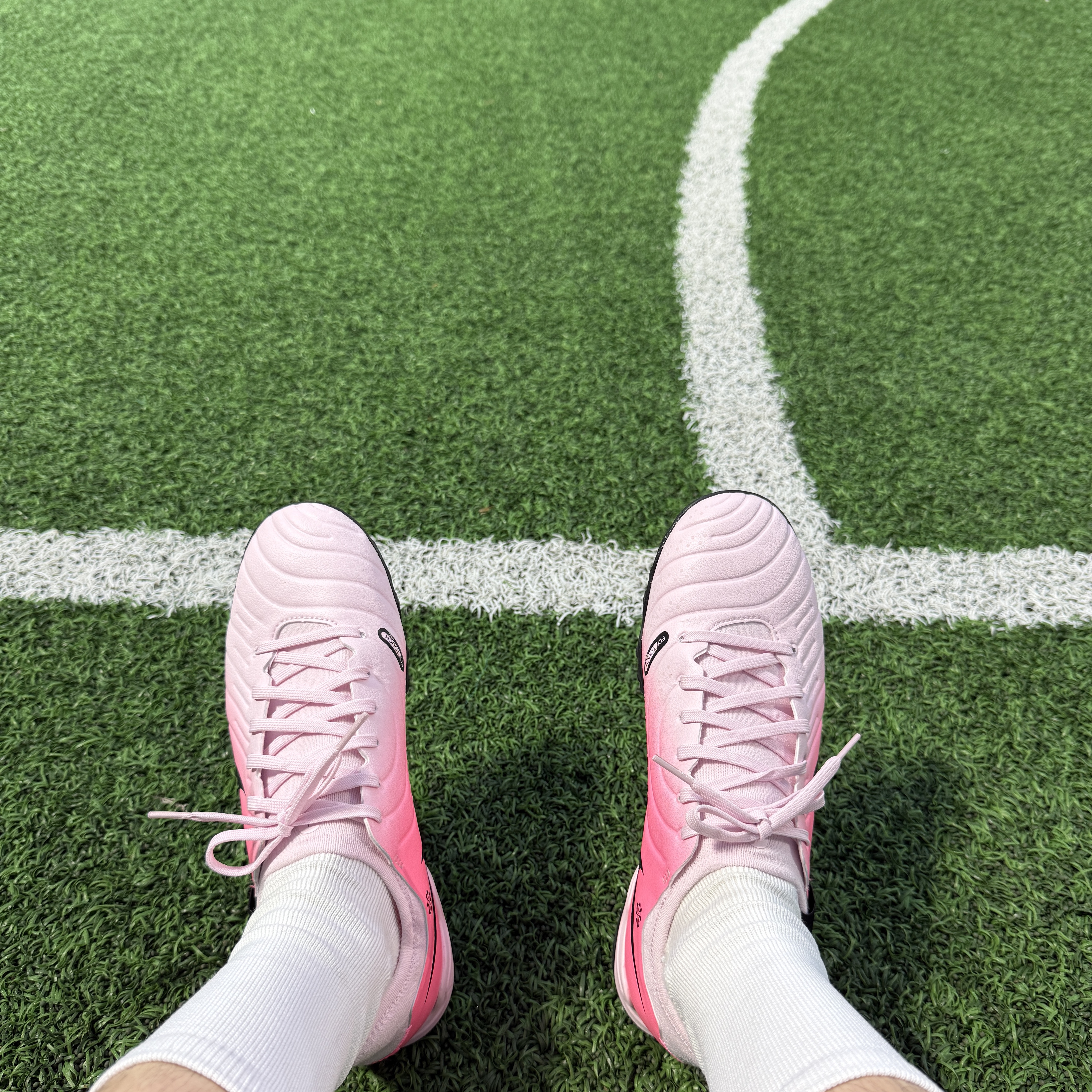 Nike Tiempo Legend 10 Pro TF Pink Foam Black 착용 스타일