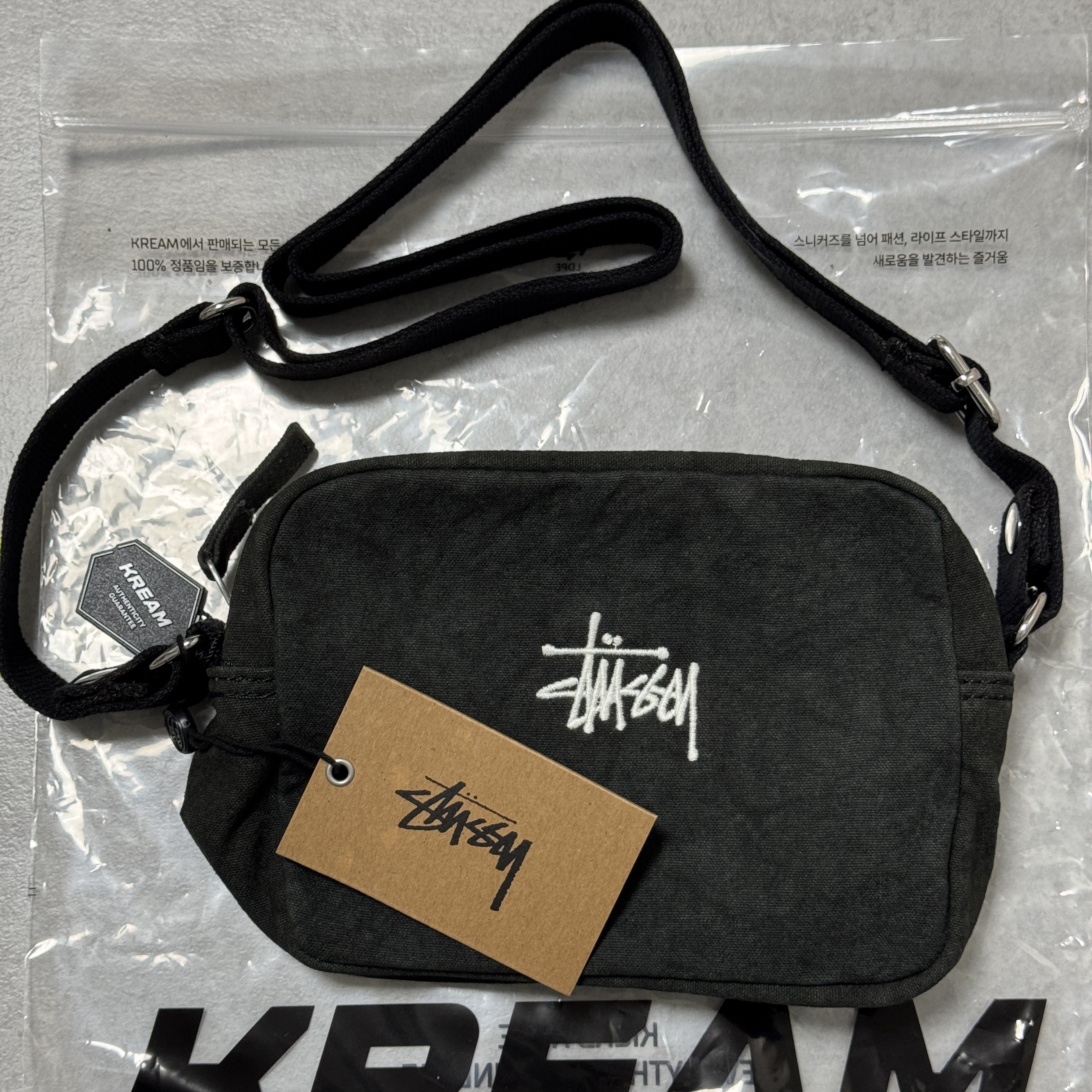 Stussy Canvas Side Pouch Washed Black 착용 스타일 - 1