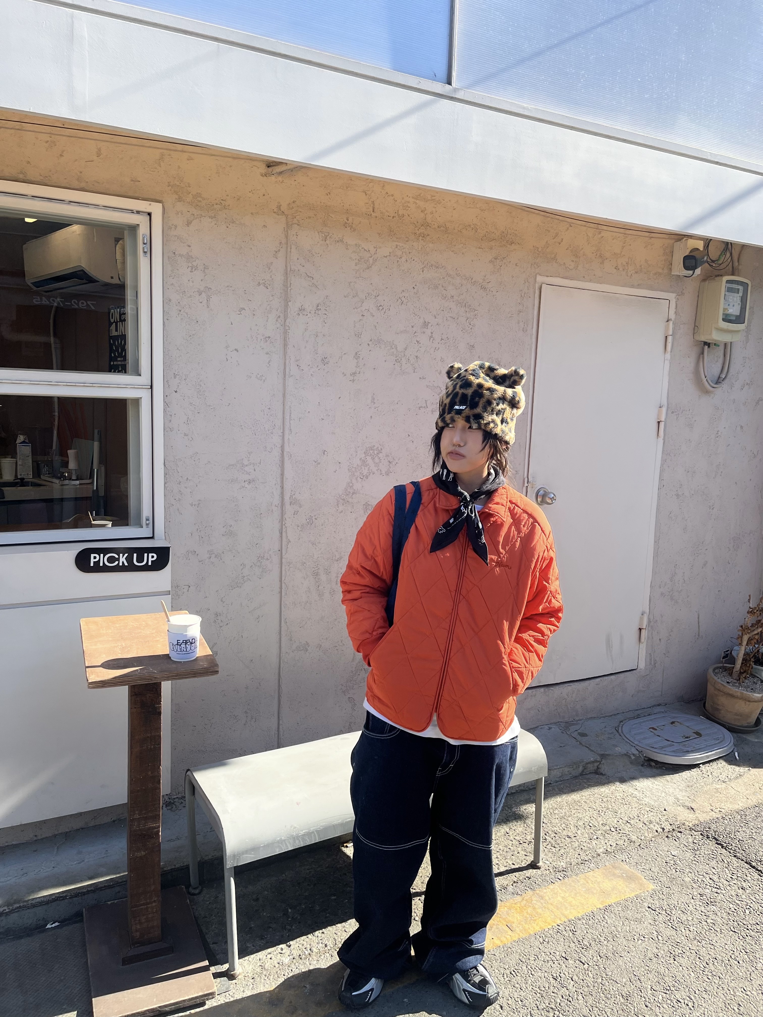 Palace Furry Ears Nein Cuff Beanie Leopard - 24FW, Nike Shox R4 Metallic Silver Red 착용 스타일 - 1