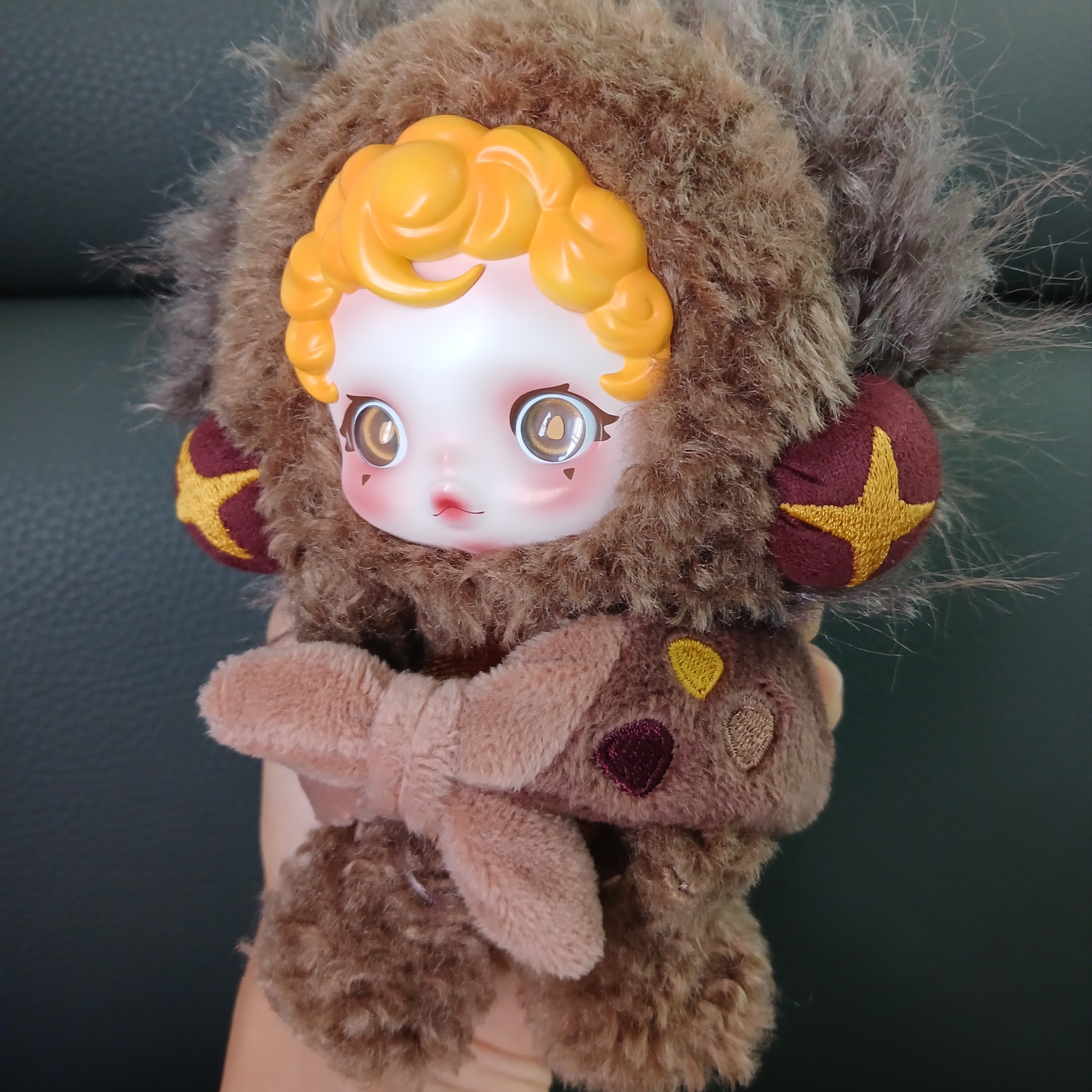 Pop Mart Skullpanda You Found Me ! Series Plush Doll Pendant Sneaky Chestnut (Opened Case) 착용 스타일 - 2