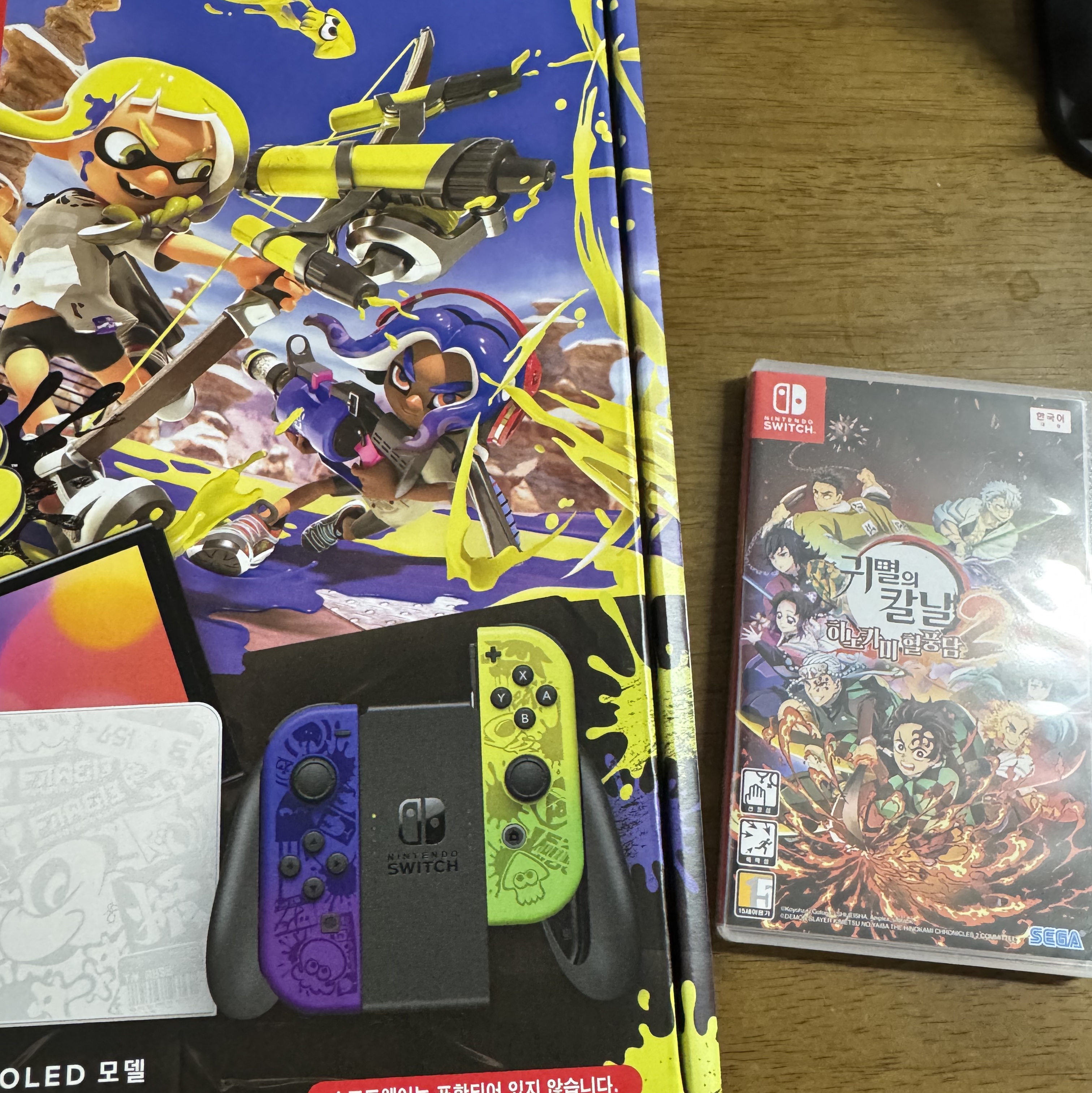 Nintendo Switch OLED Splatoon 3 Edition (Korean Ver.) 착용 스타일