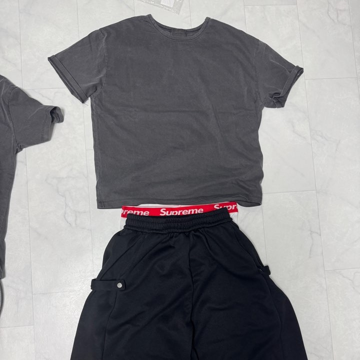 Supreme Hanes Boxer Briefs White (4 Pack) 착용 스타일