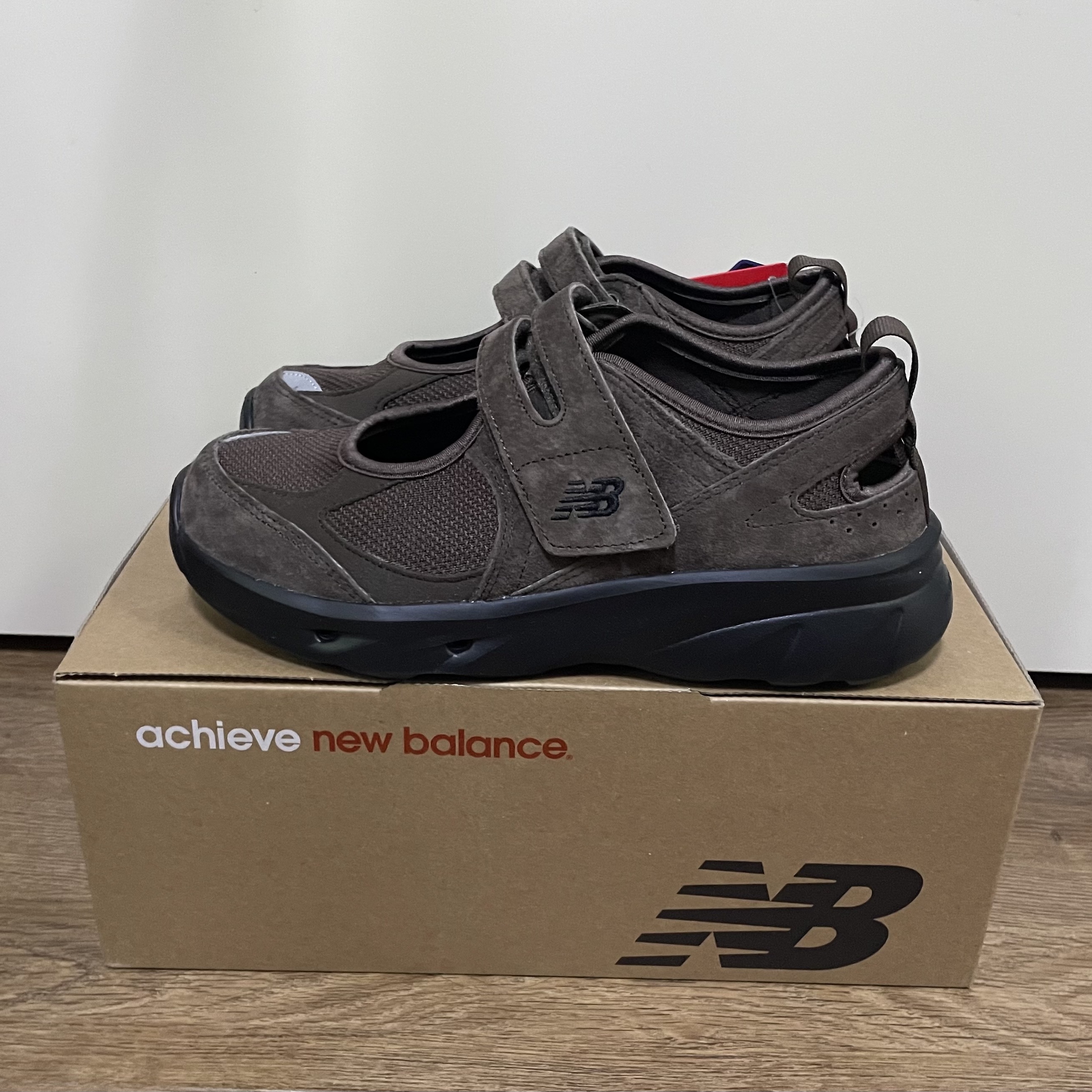 (W) New Balance Breeze SD2203 Brown 착용 스타일 - 1