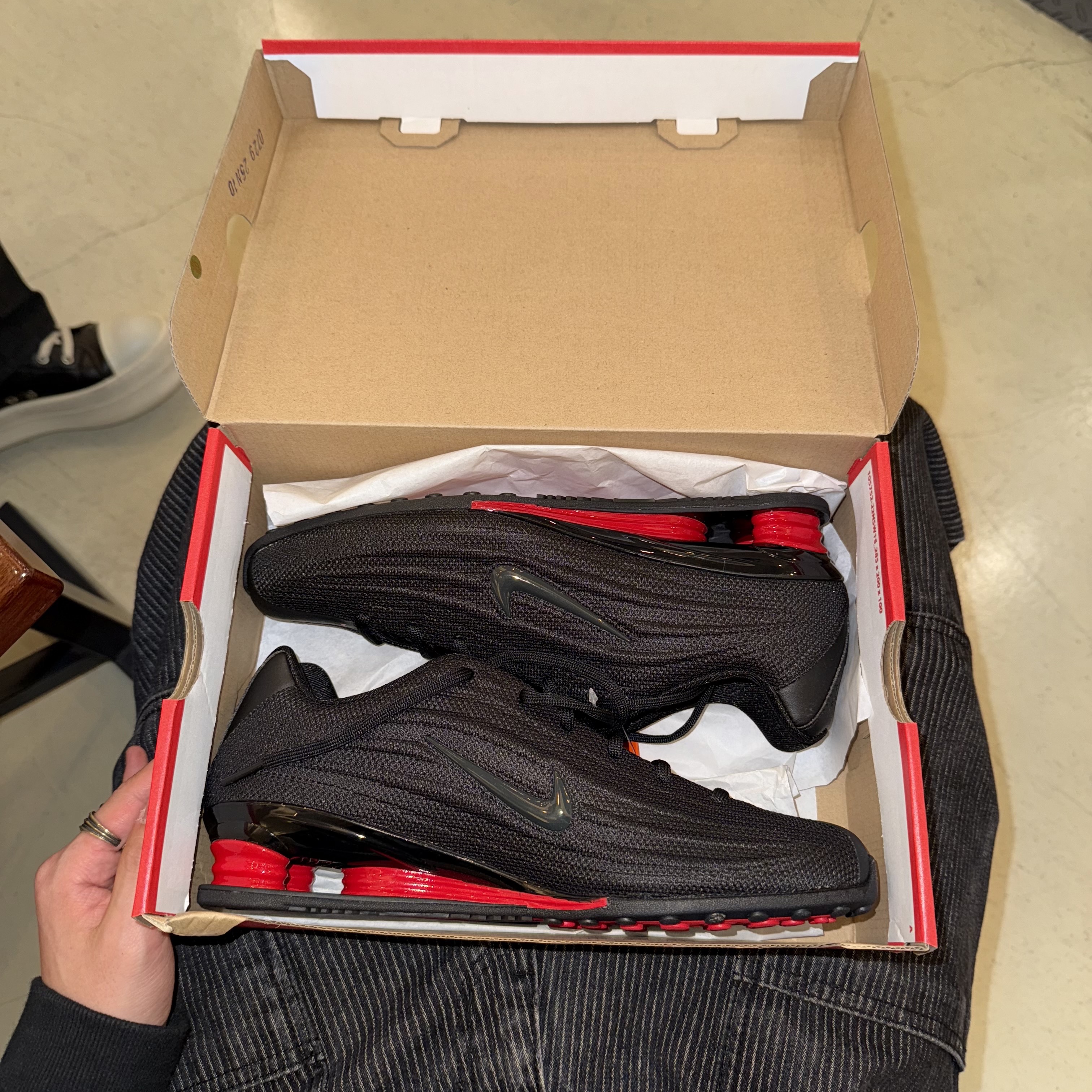 (W) Nike Shox Z Black University Red 착용 스타일 - 2